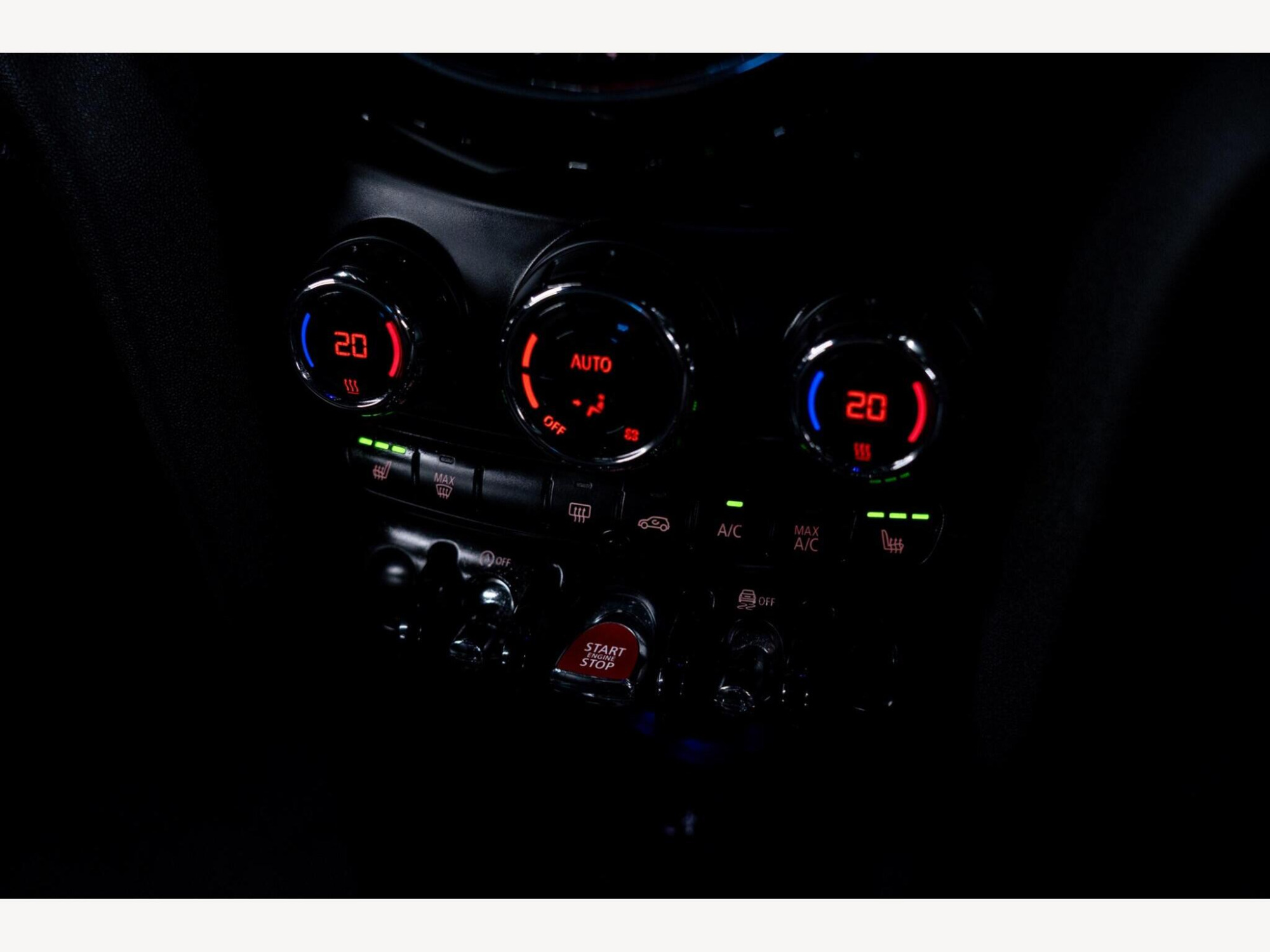 2019 MINI Hatch image 32