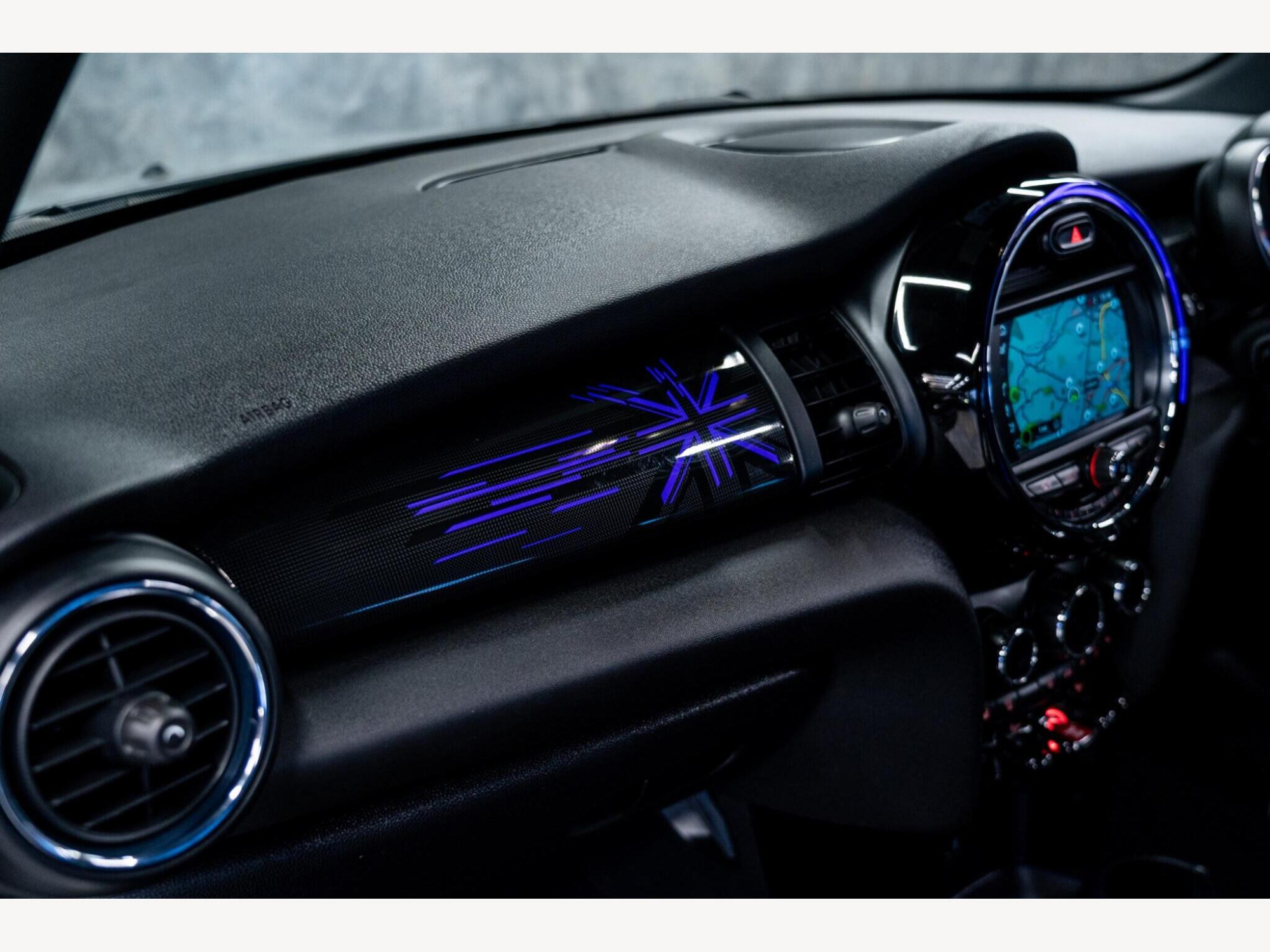 2019 MINI Hatch image 34