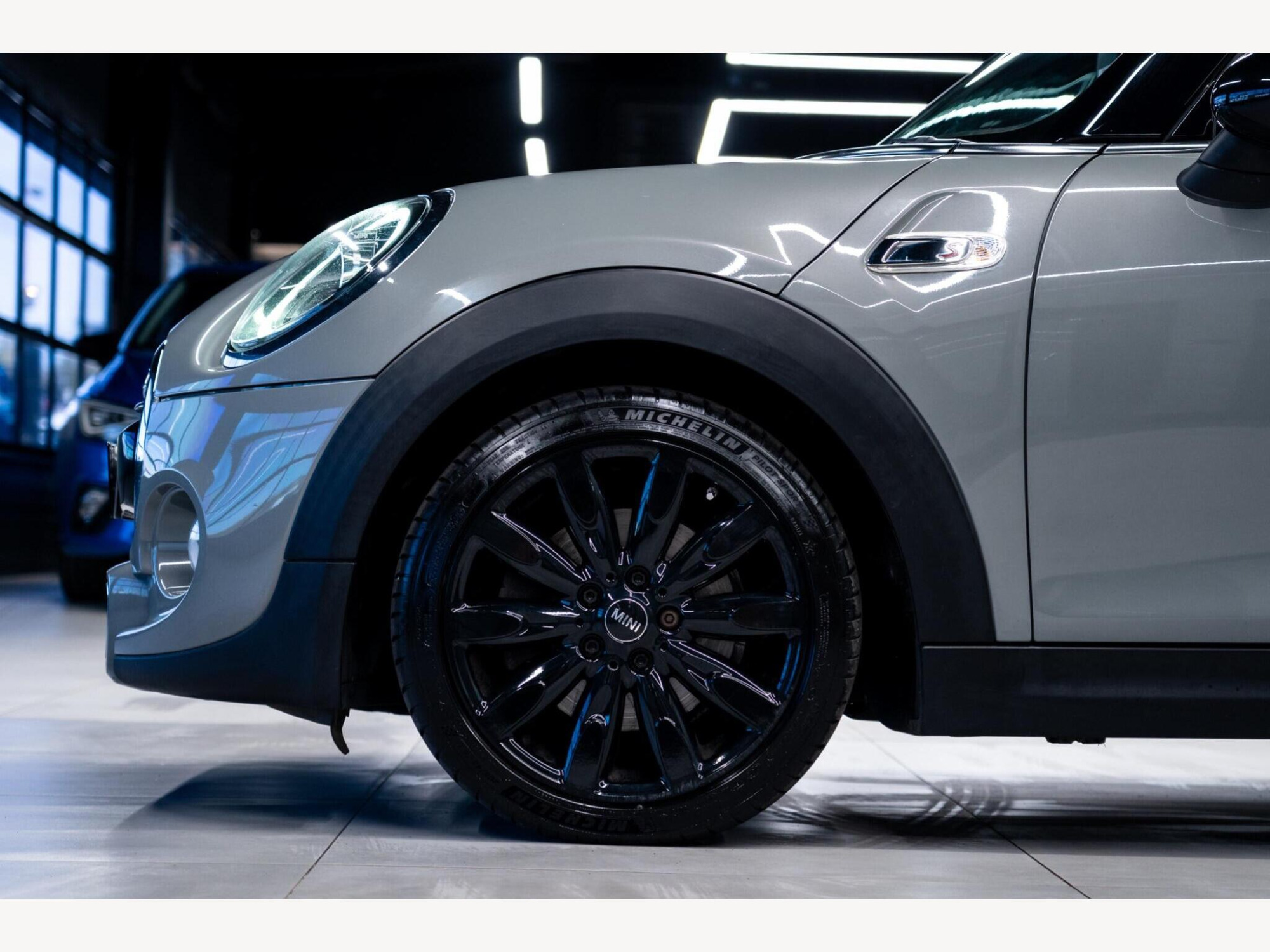 2019 MINI Hatch image 14