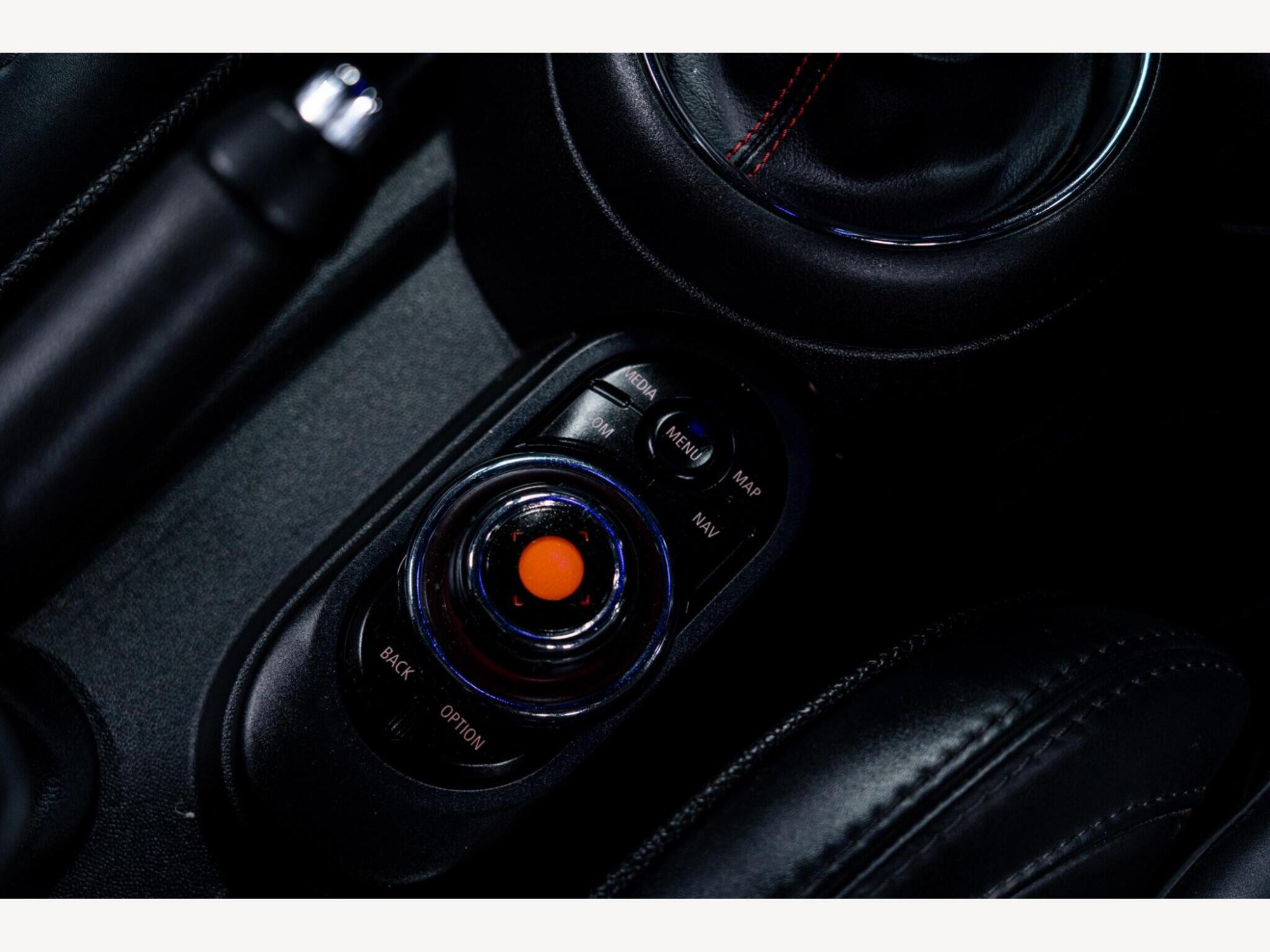 2019 MINI Hatch image 35