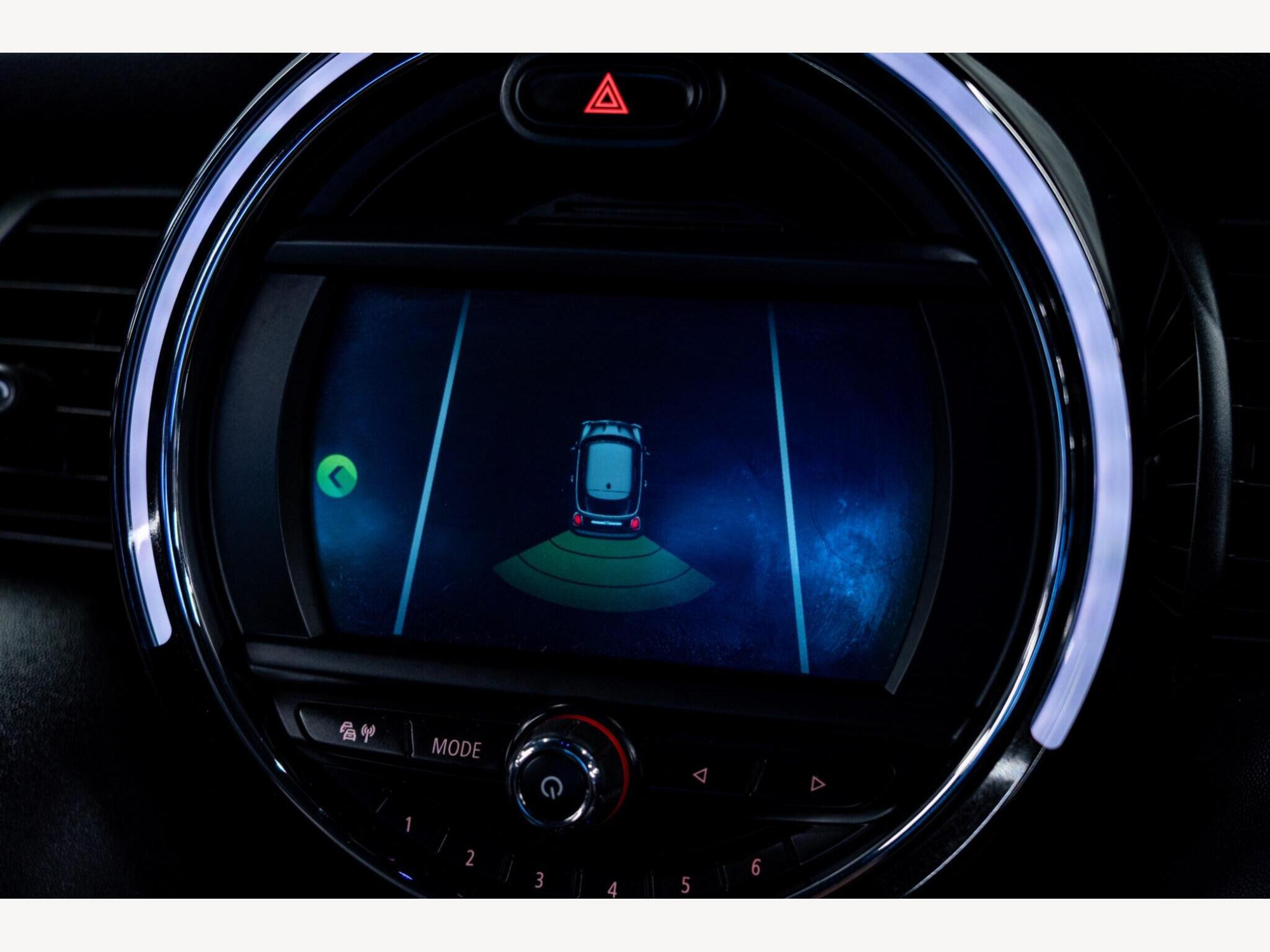 2019 MINI Hatch image 27