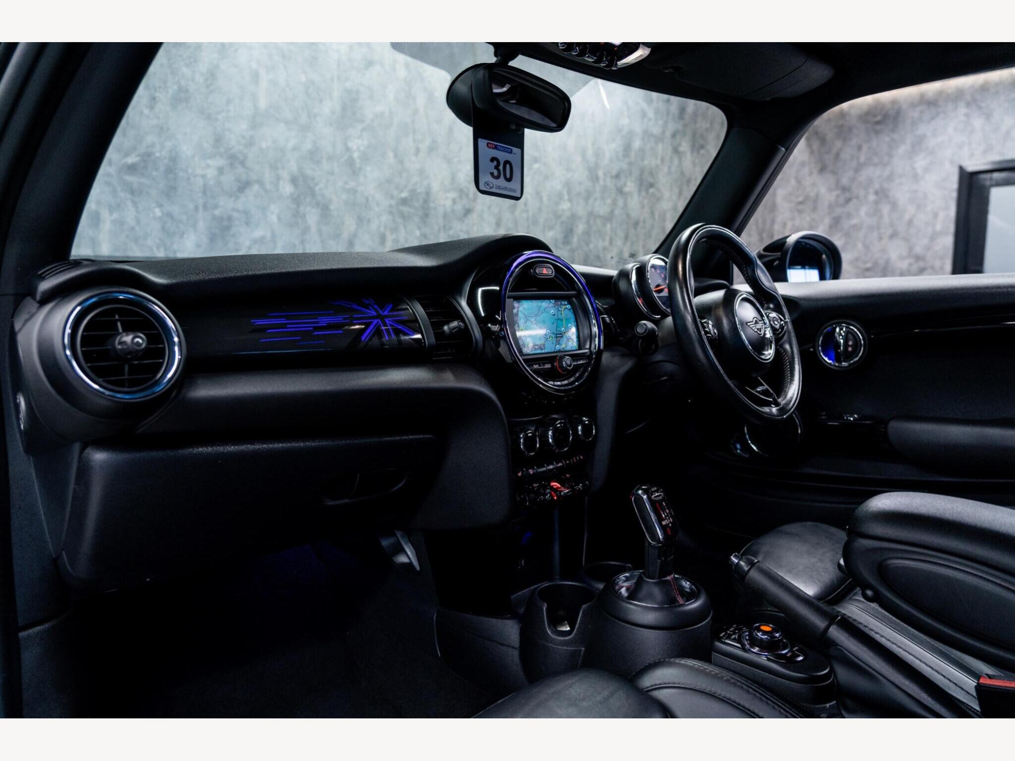 2019 MINI Hatch image 37