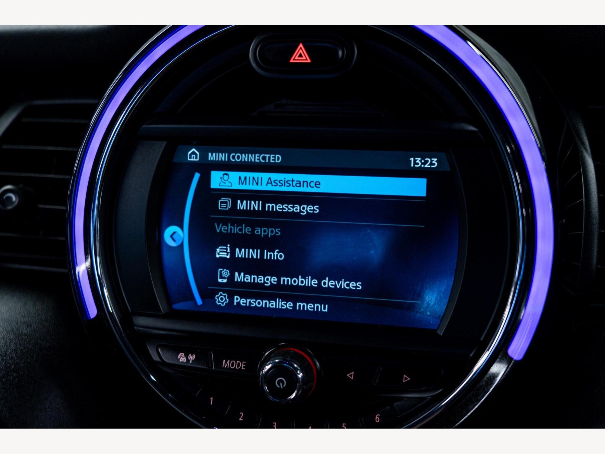 2019 MINI Hatch image 29