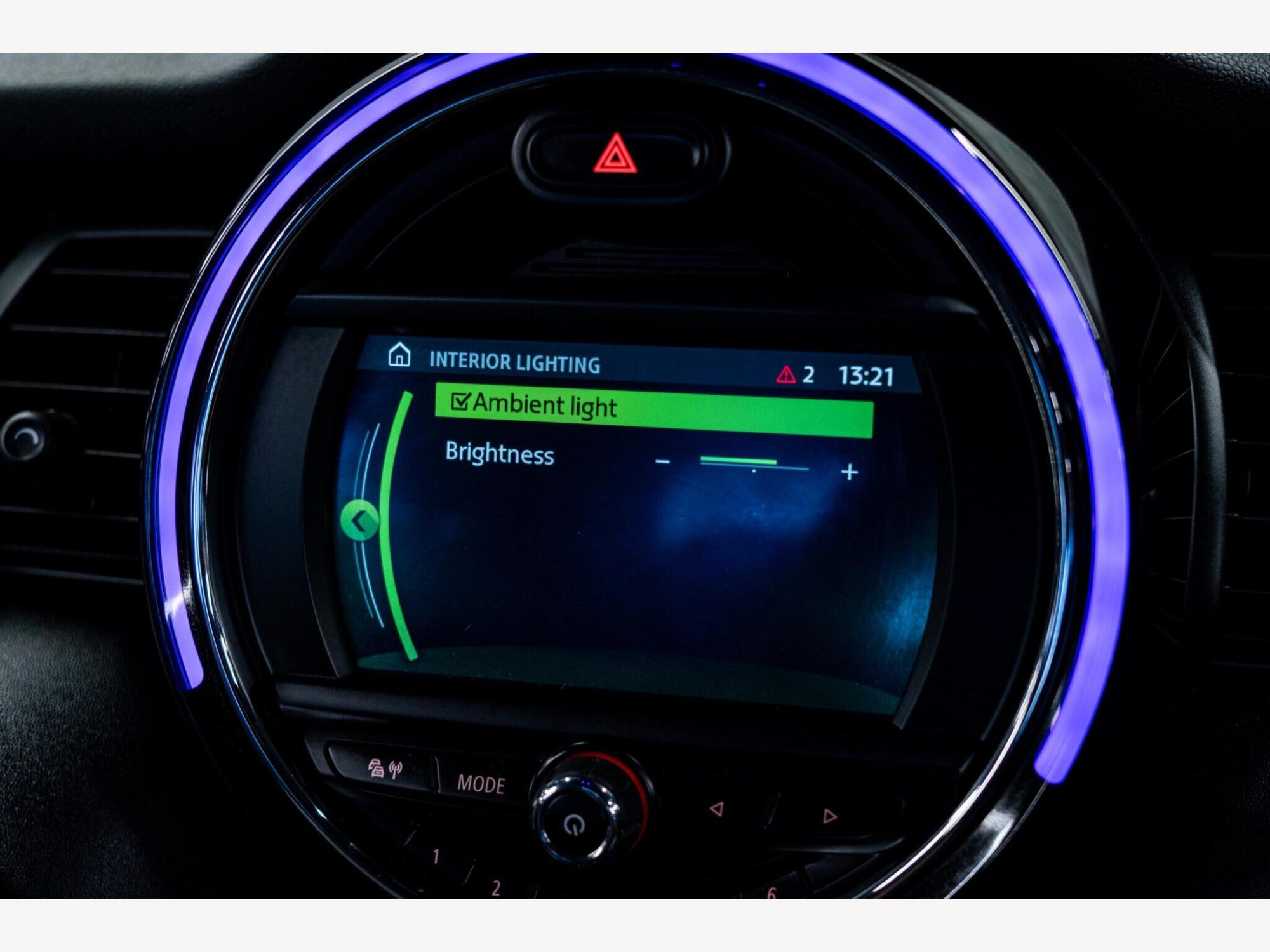 2019 MINI Hatch image 26