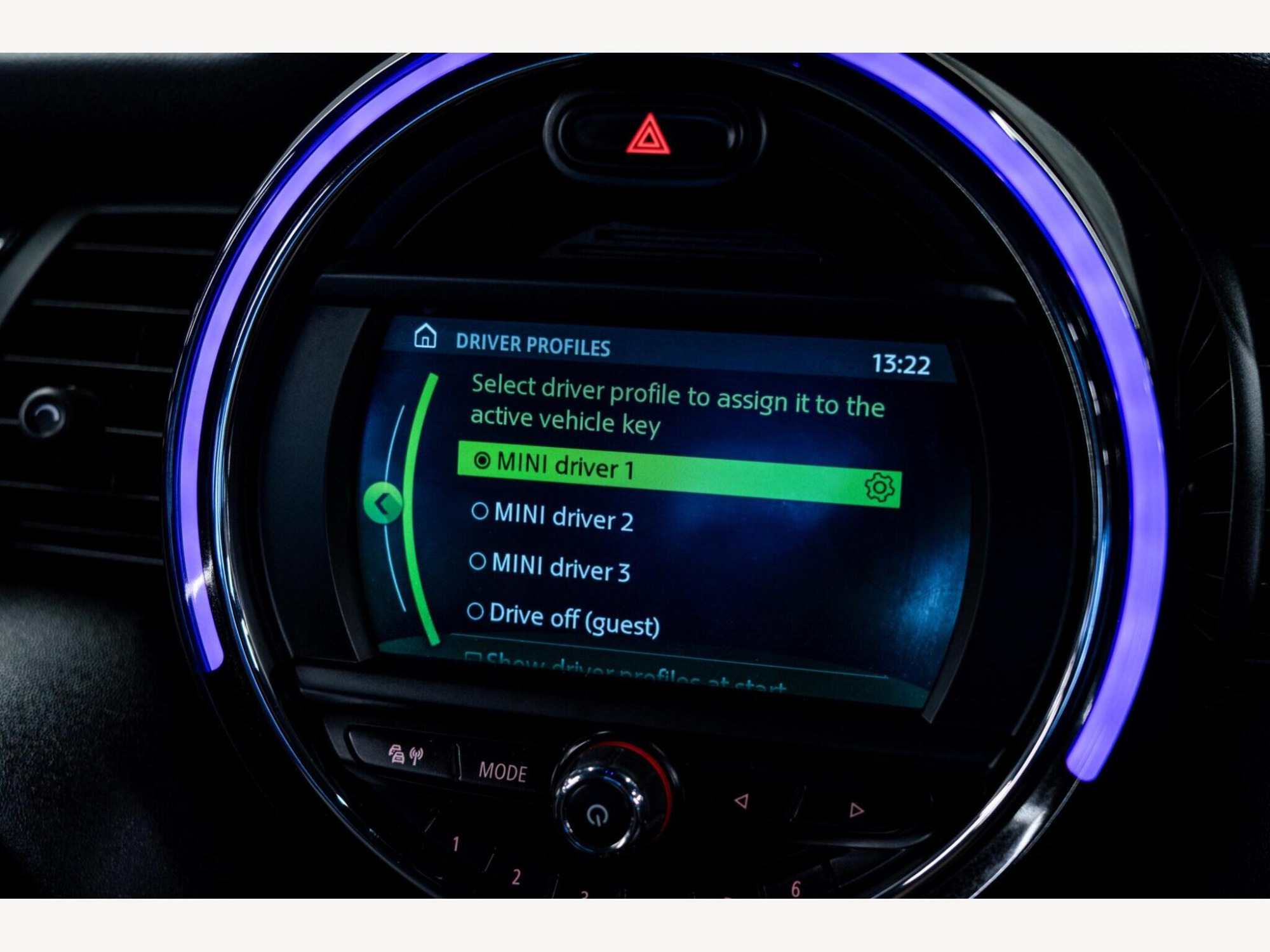 2019 MINI Hatch image 28