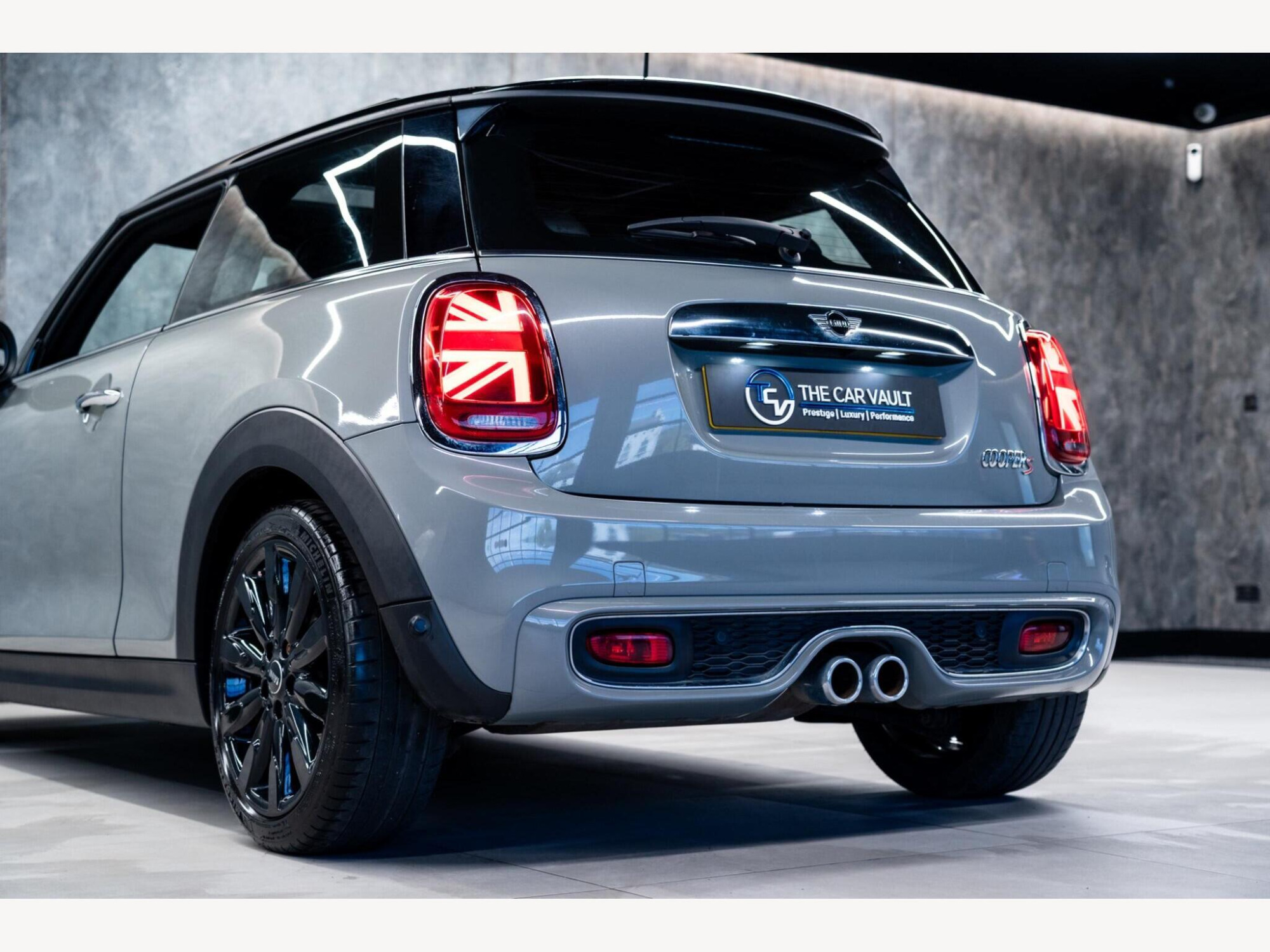 2019 MINI Hatch image 13