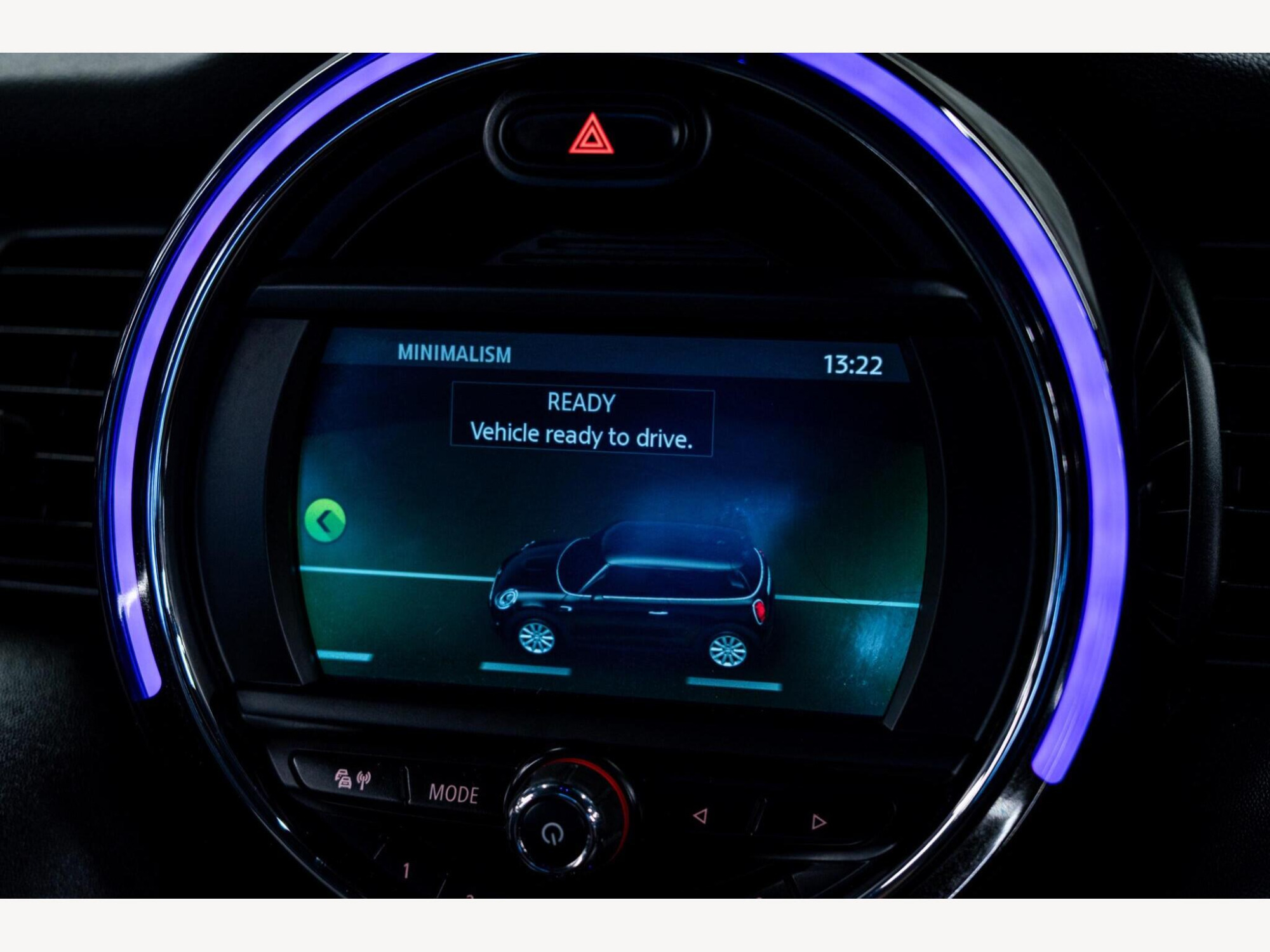 2019 MINI Hatch image 30
