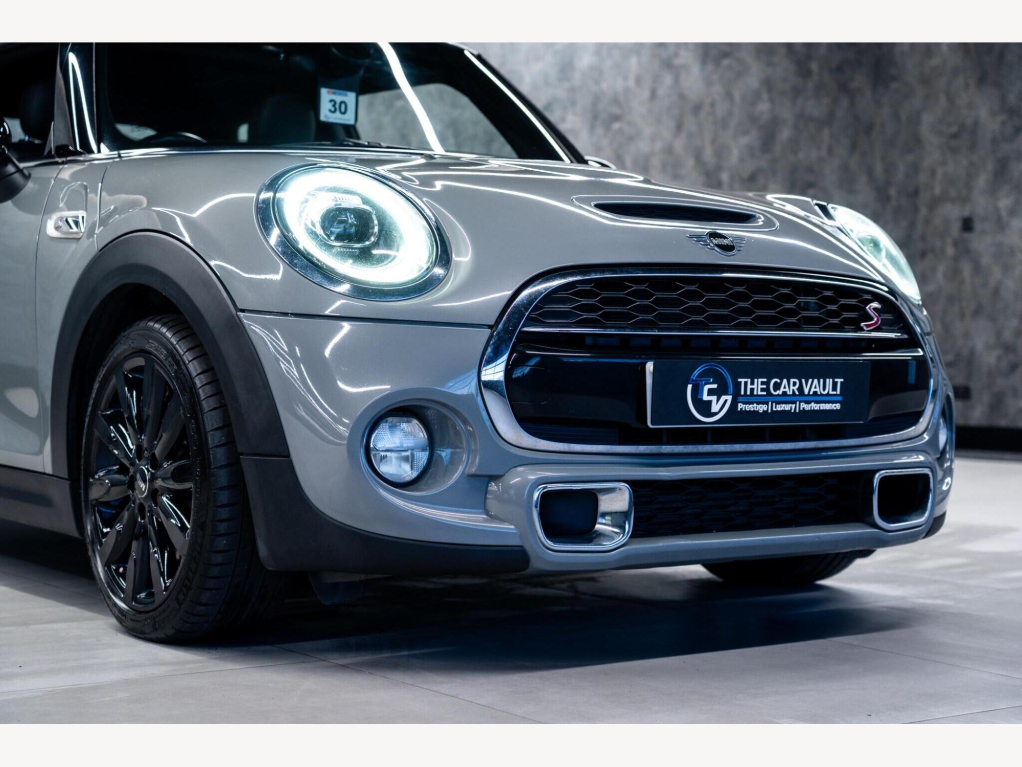 2019 MINI Hatch image 10