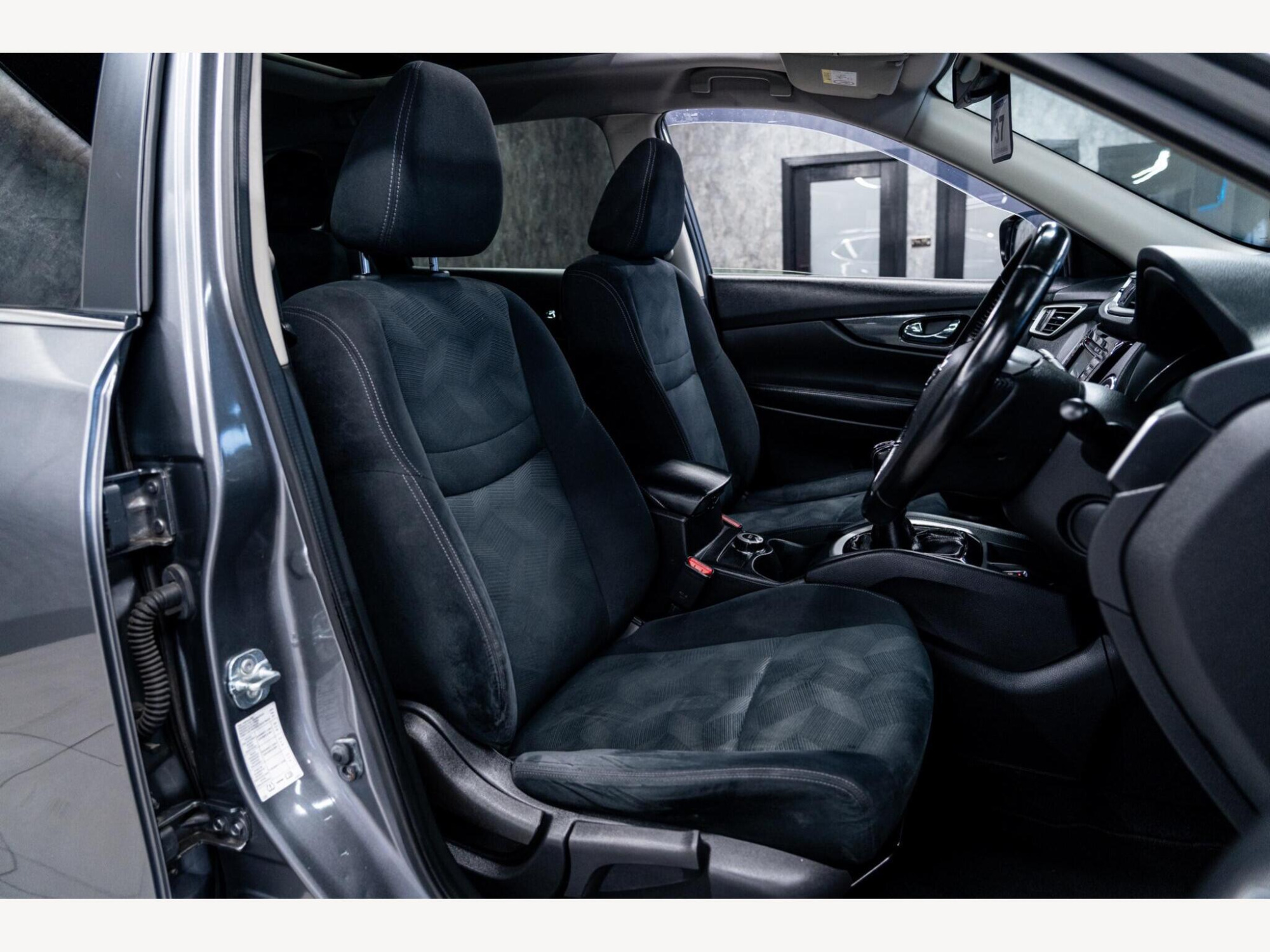 2015 Nissan X-Trail image 30