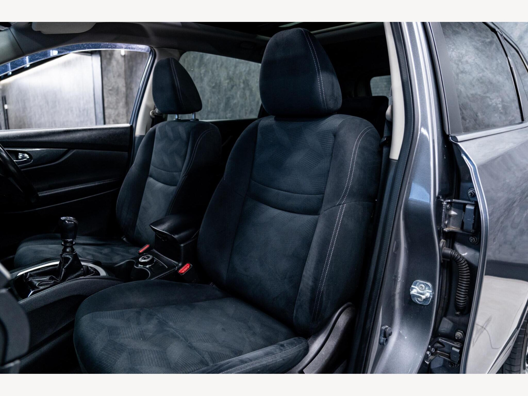 2015 Nissan X-Trail image 33