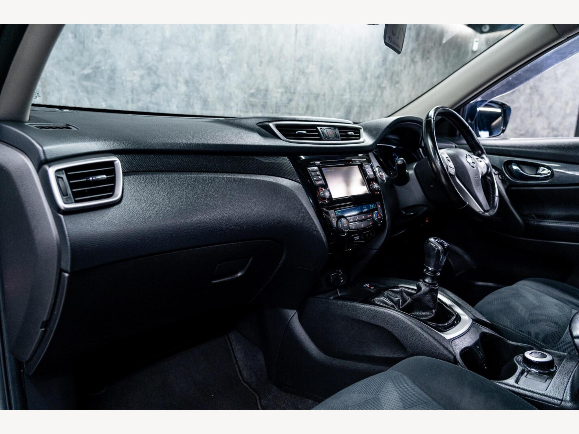 2015 Nissan X-Trail image 28