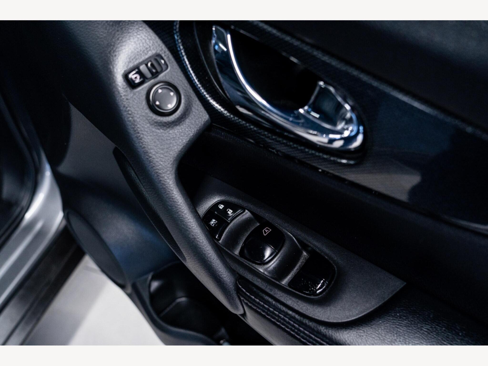 2015 Nissan X-Trail image 27