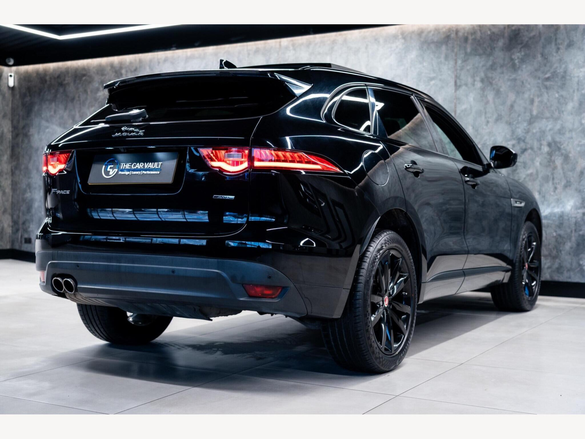 2016 Jaguar F-PACE image 8