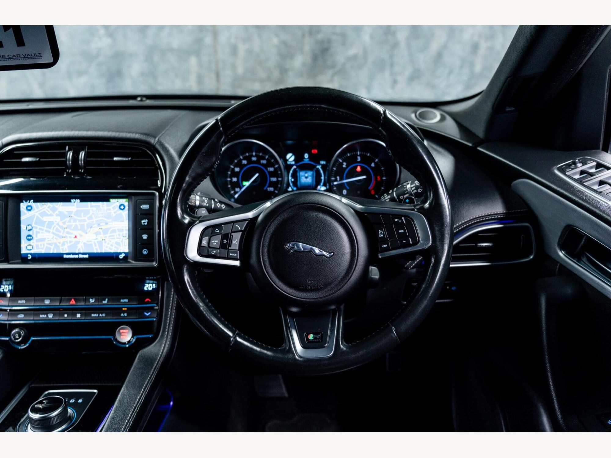 2016 Jaguar F-PACE image 2
