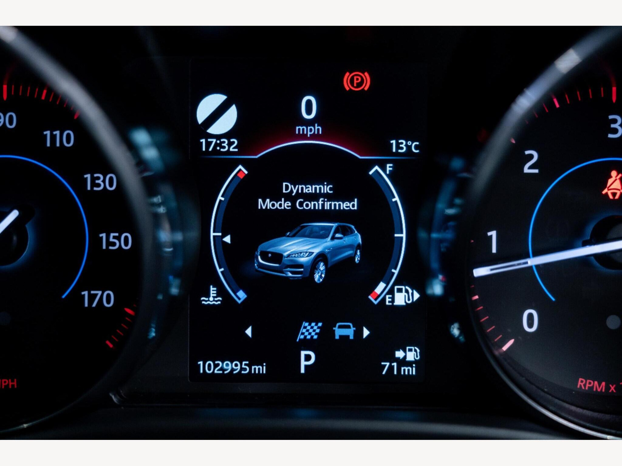 2016 Jaguar F-PACE image 17