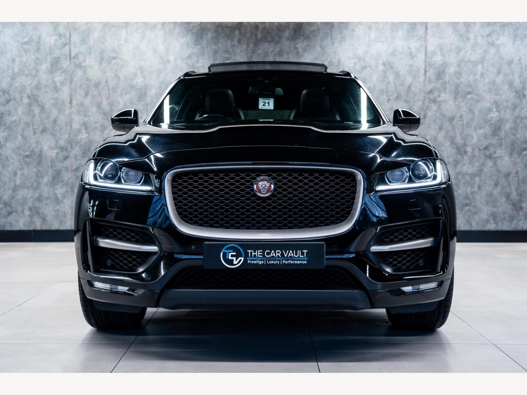 2016 Jaguar F-PACE image 4