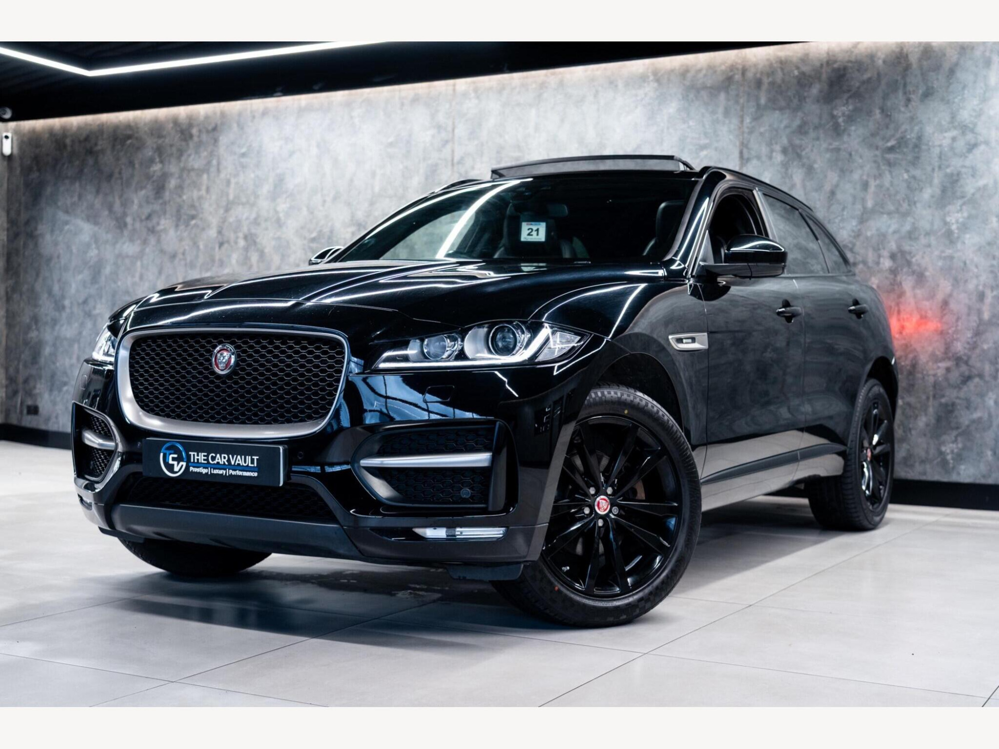 2016 Jaguar F-PACE image 5