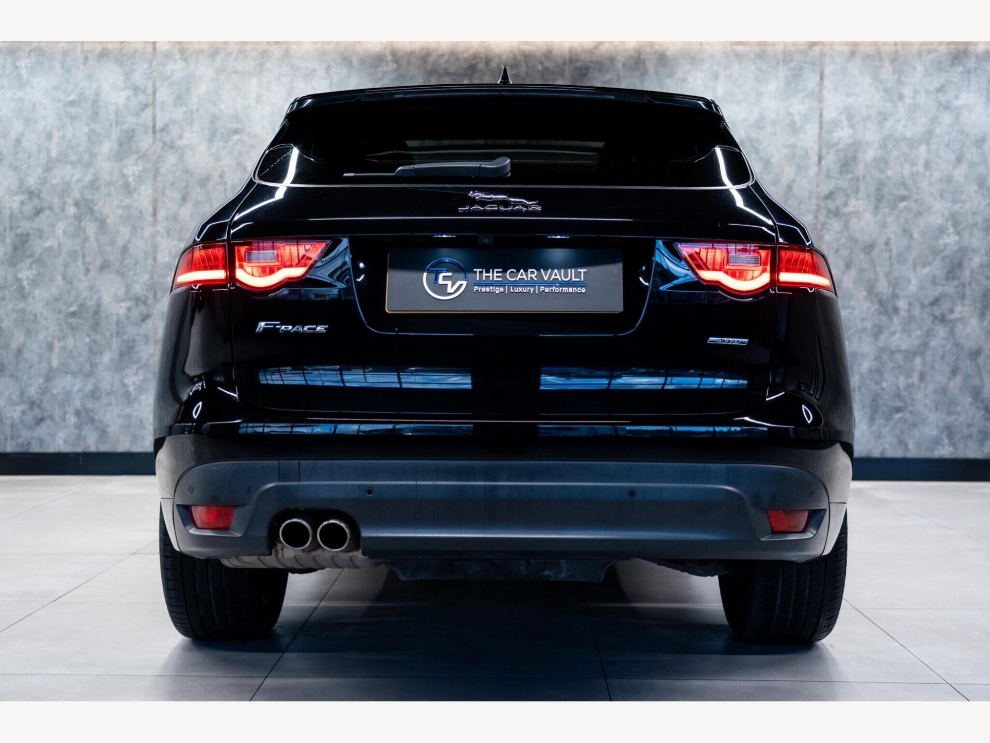 2016 Jaguar F-PACE image 7
