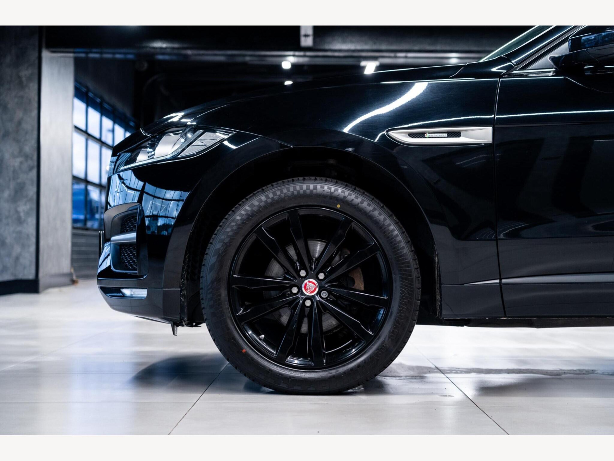2016 Jaguar F-PACE image 15