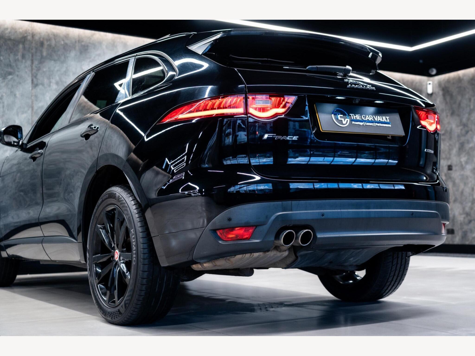 2016 Jaguar F-PACE image 14