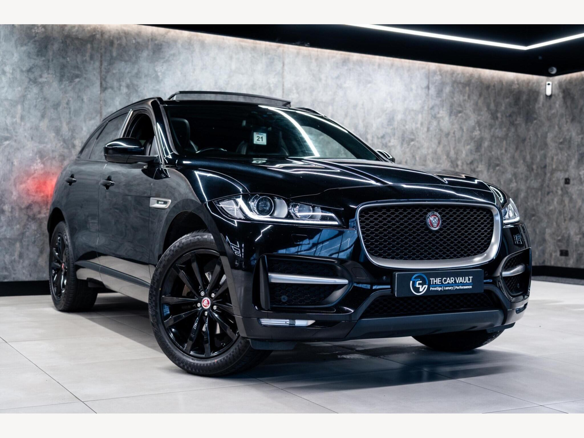 2016 Jaguar F-PACE image 1
