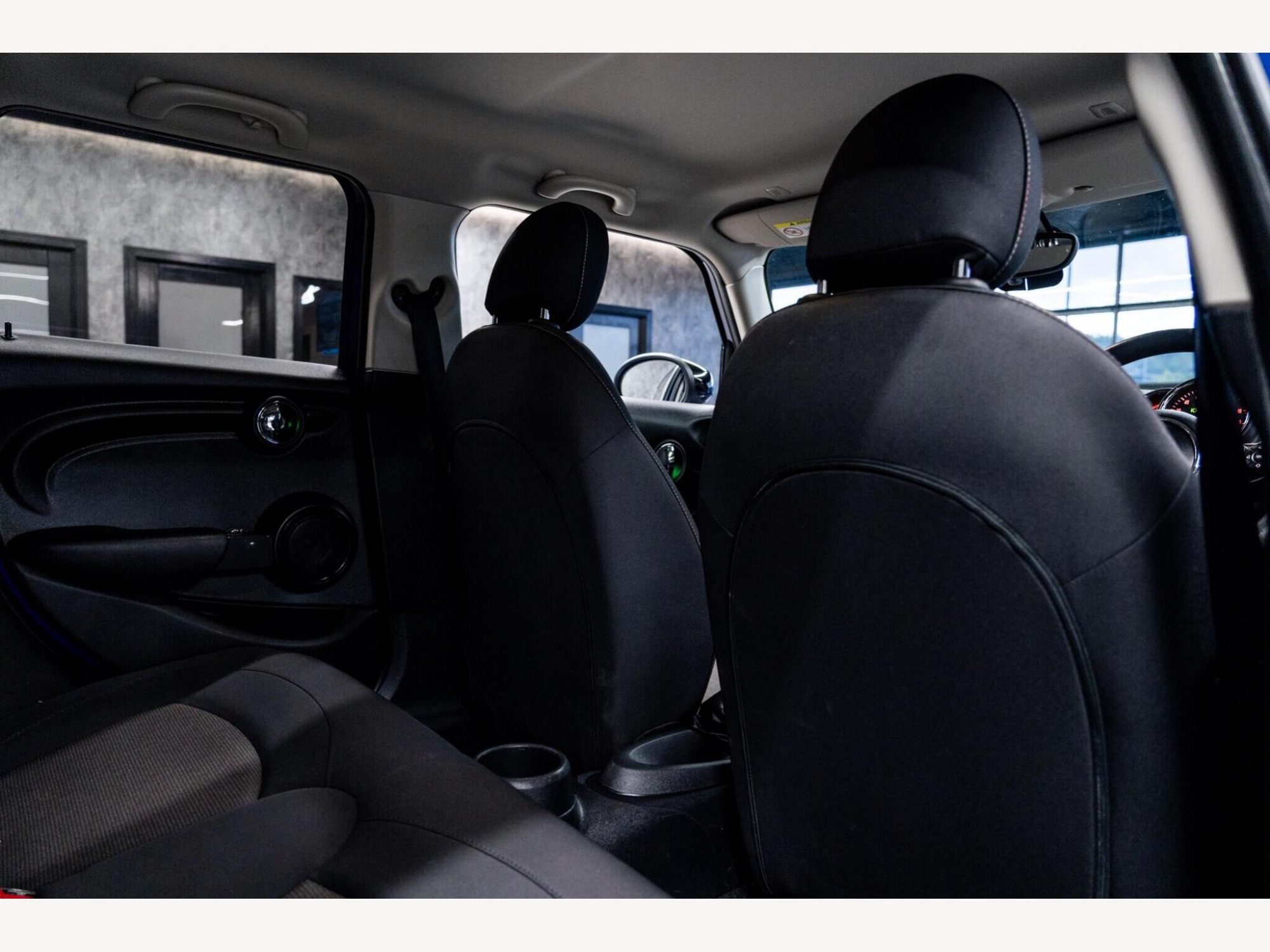 2019 MINI Hatch image 33