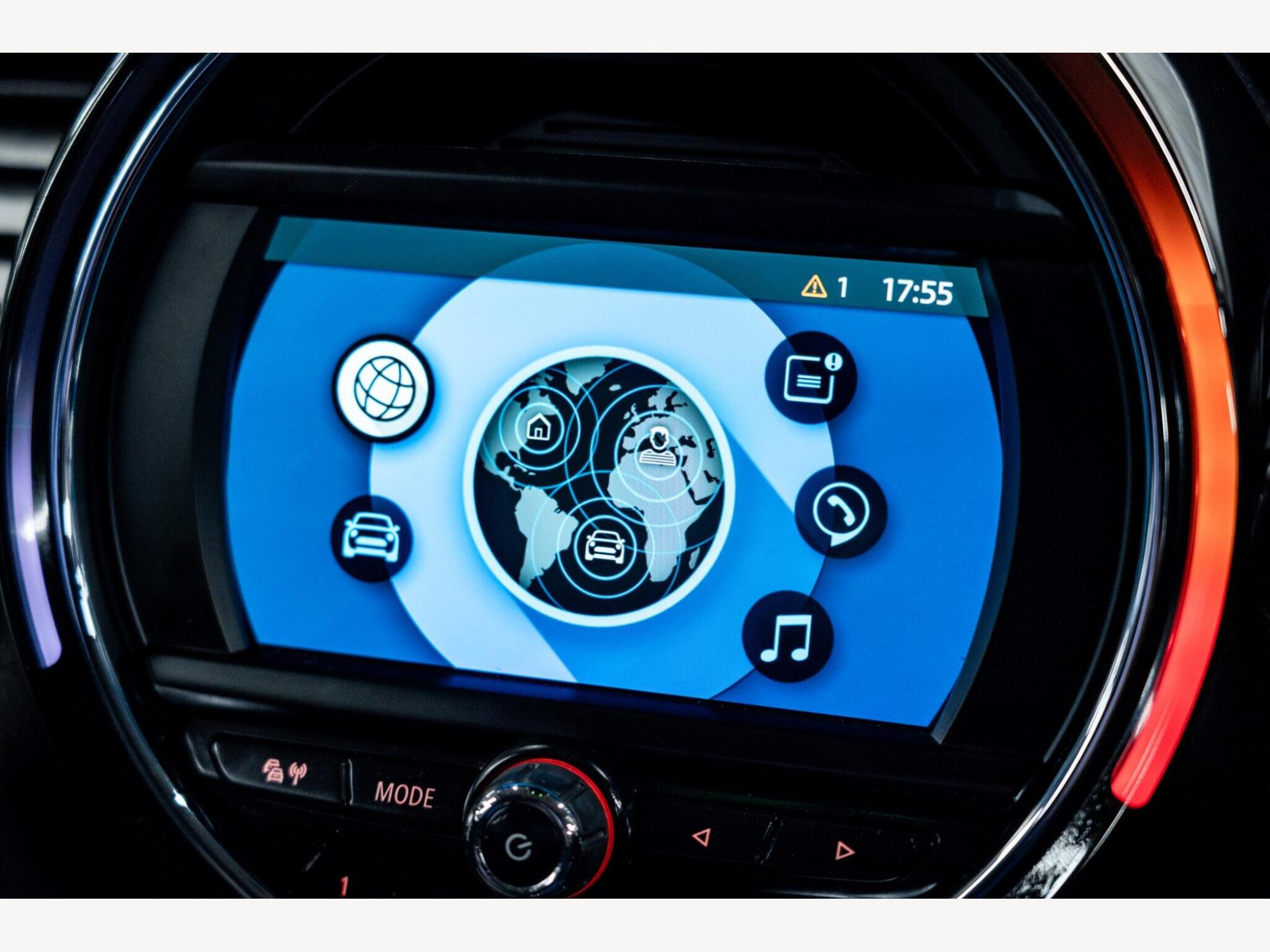 2019 MINI Hatch image 26