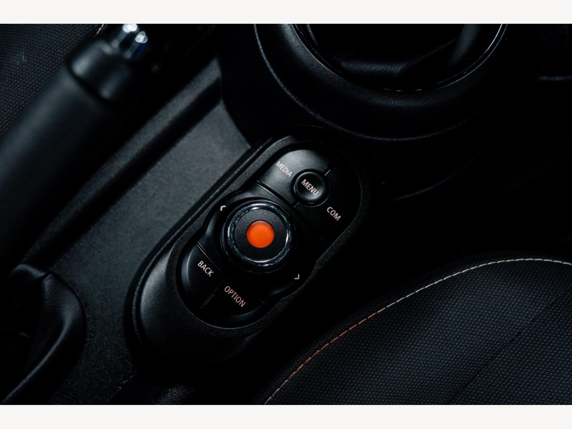 2019 MINI Hatch image 29