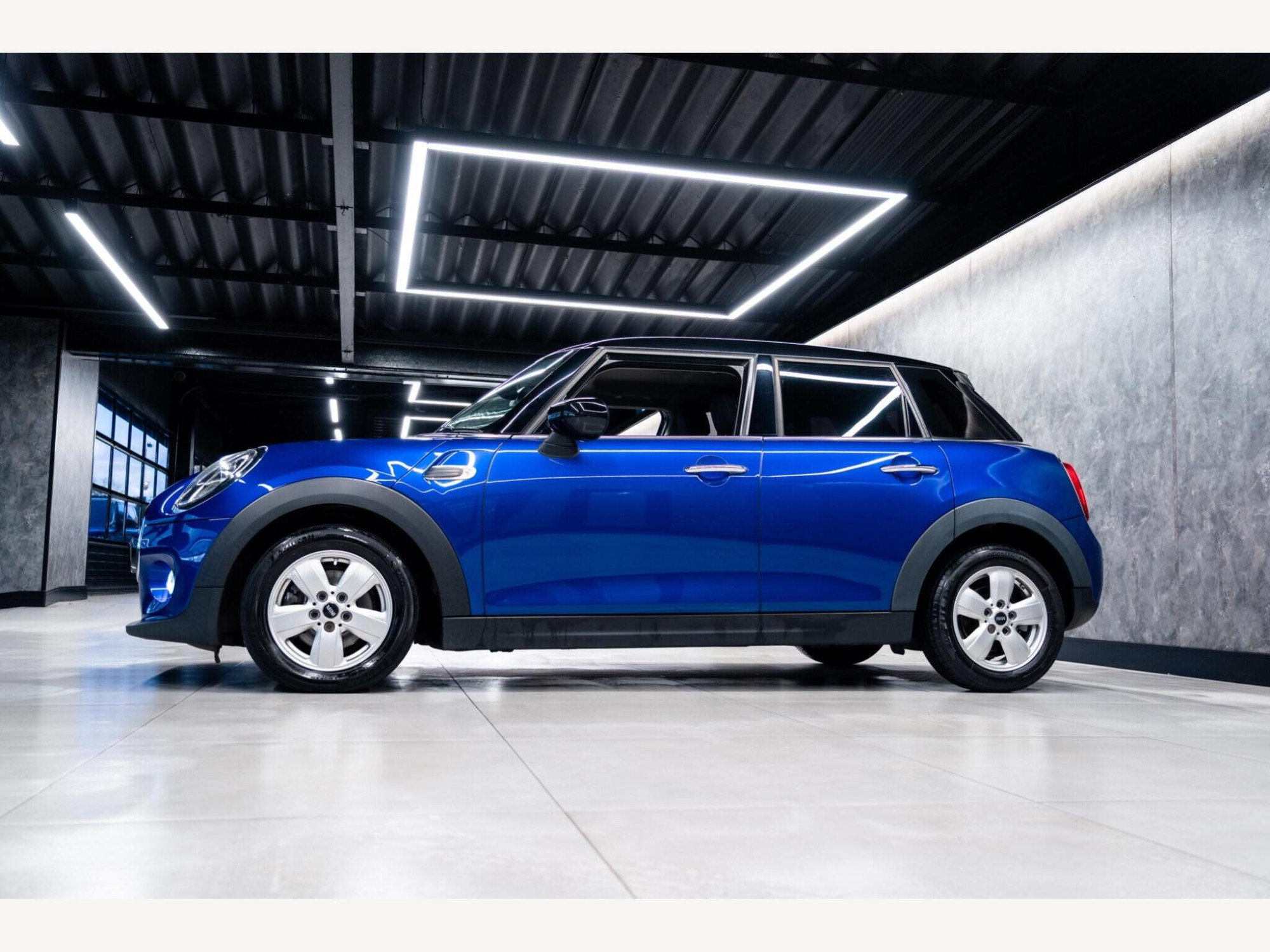 2019 MINI Hatch image 7