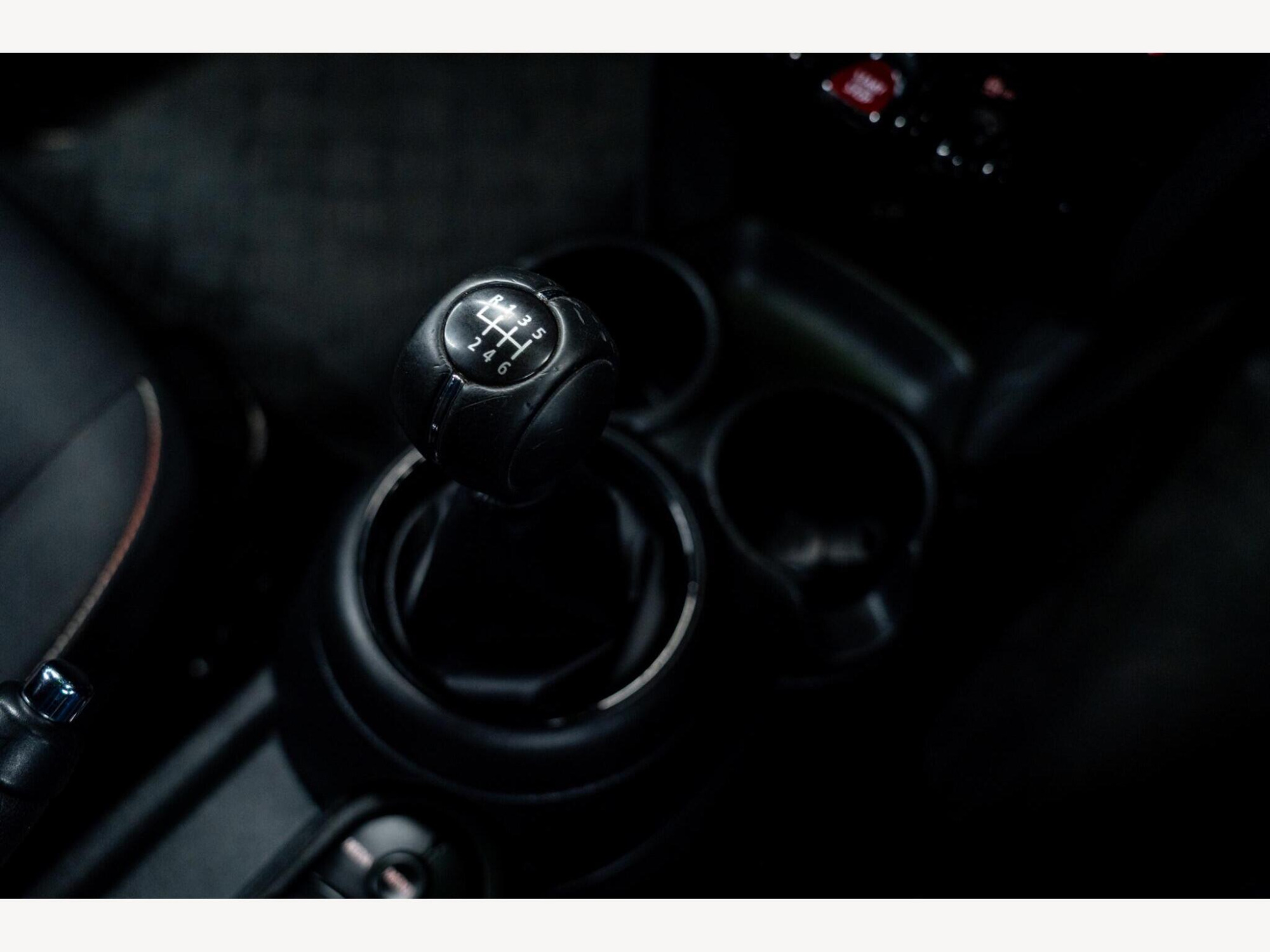2019 MINI Hatch image 27