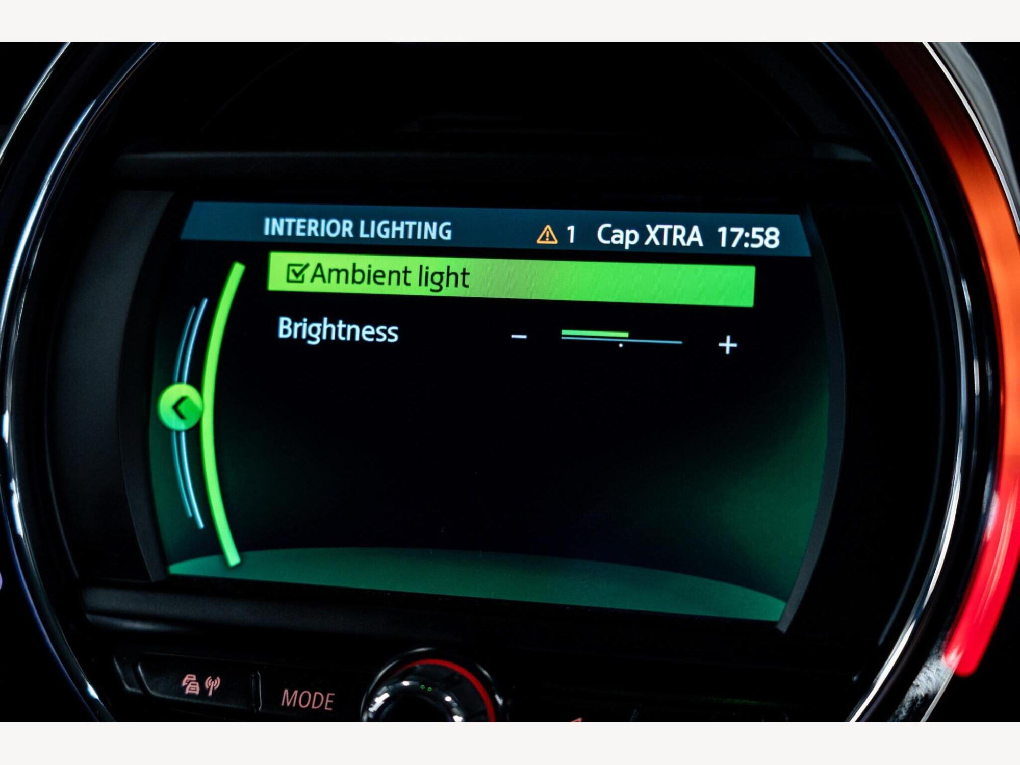2019 MINI Hatch image 21