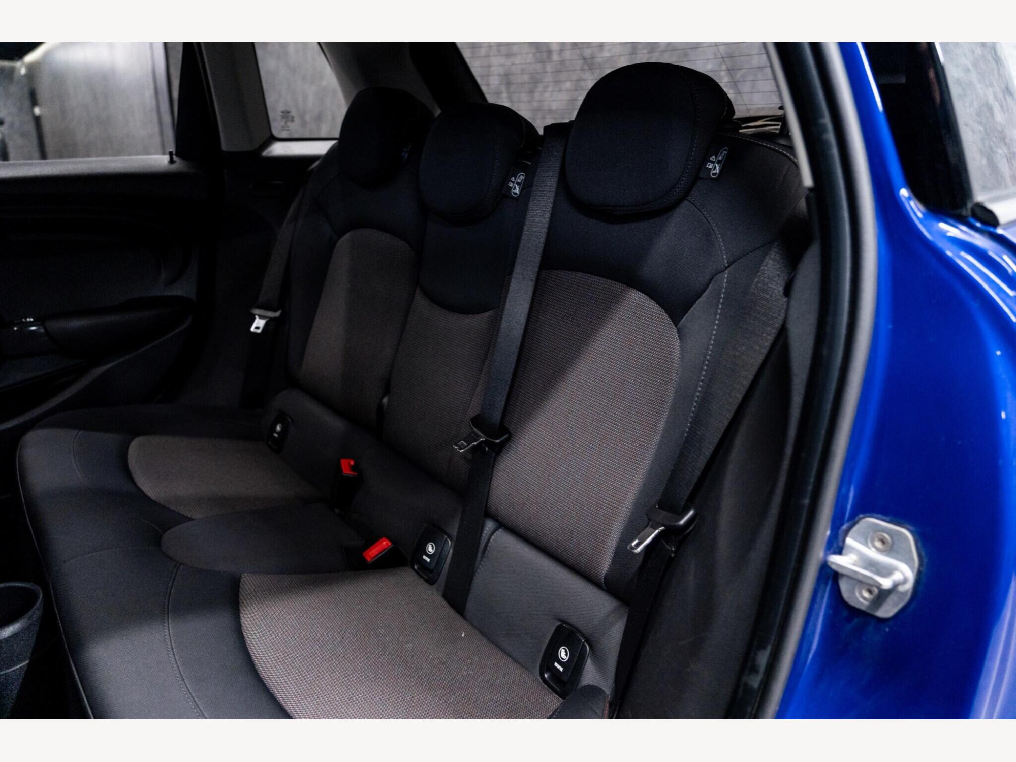 2019 MINI Hatch image 35