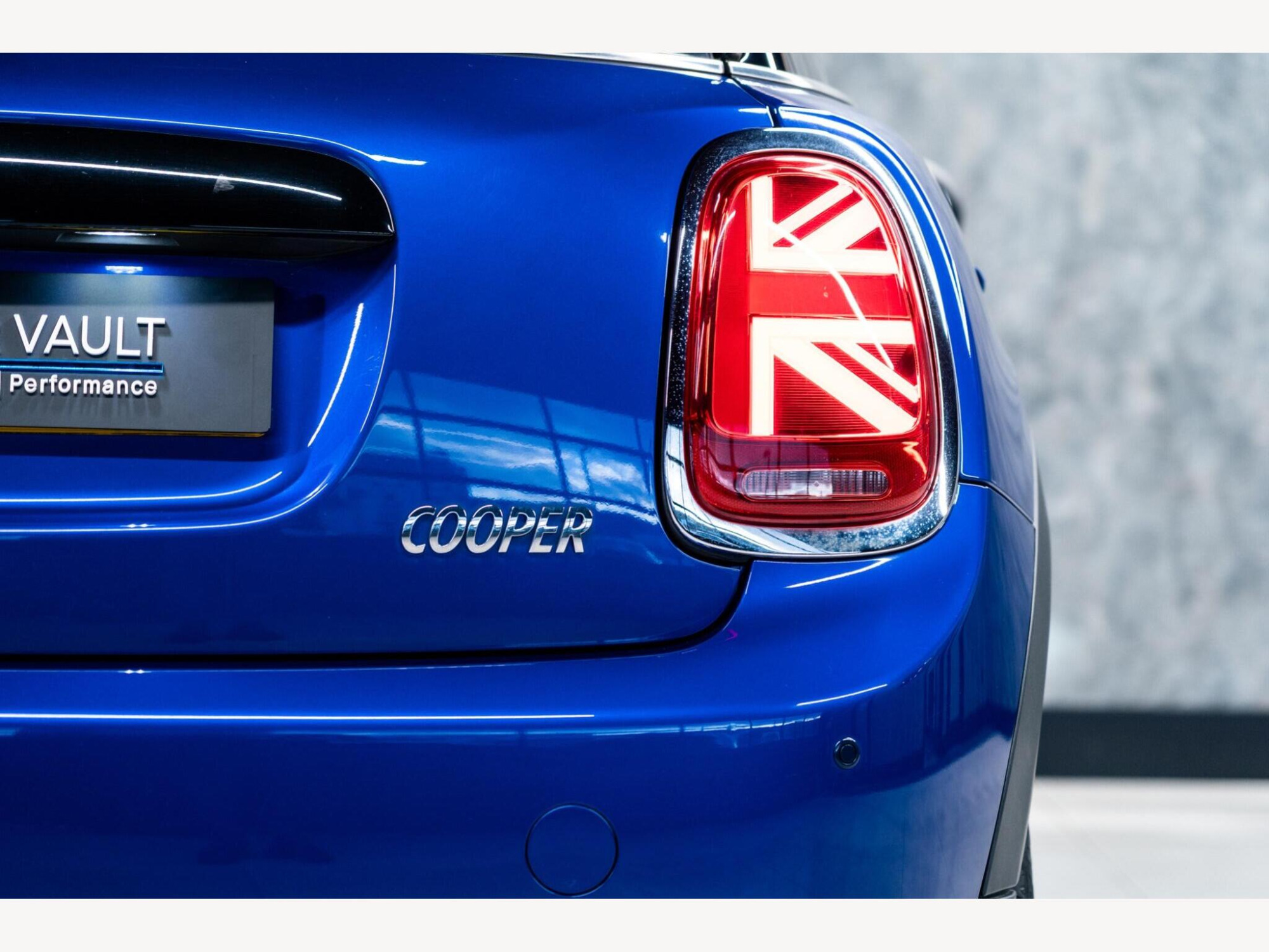 2019 MINI Hatch image 11