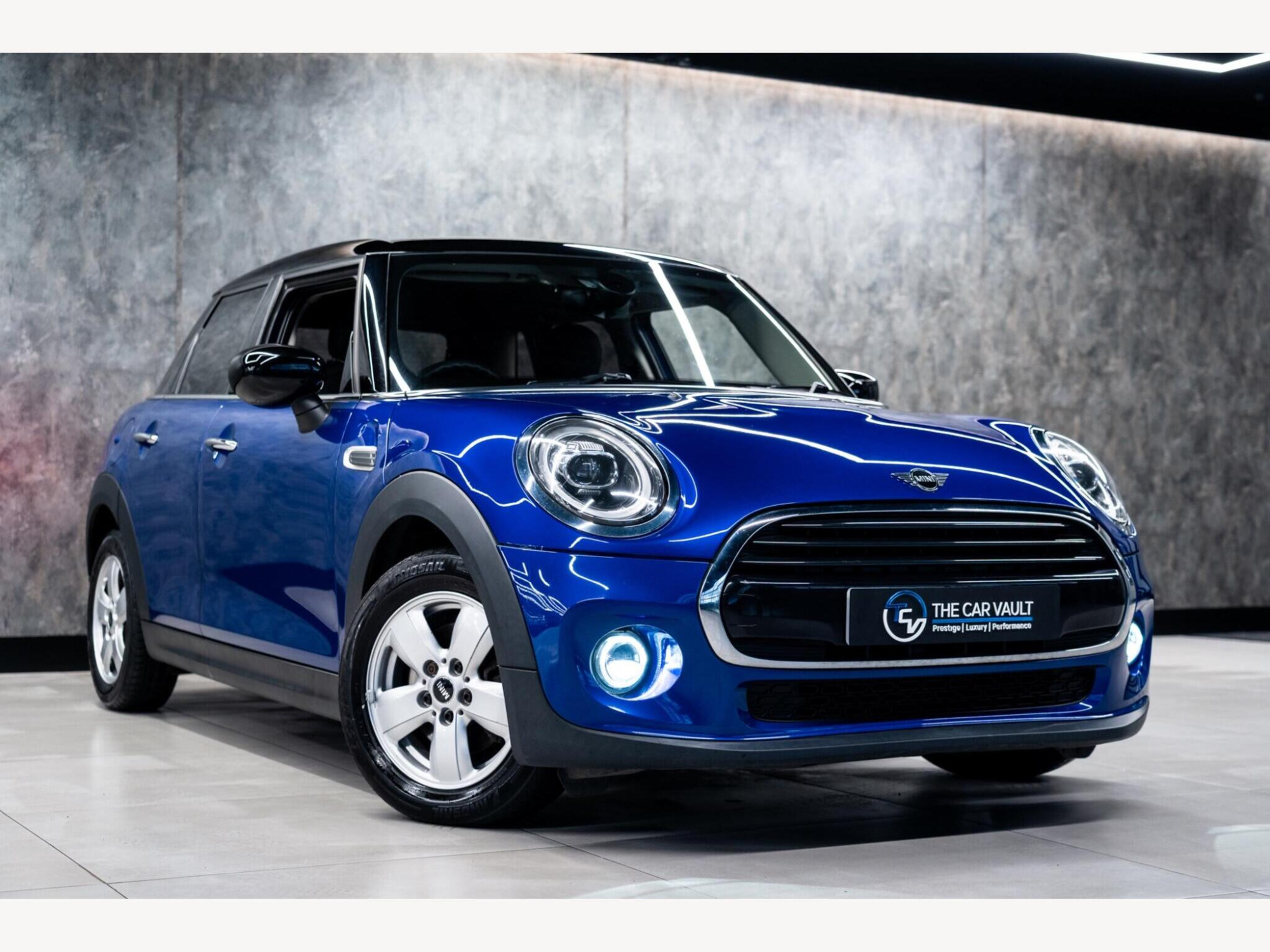 2019 MINI Hatch image 1
