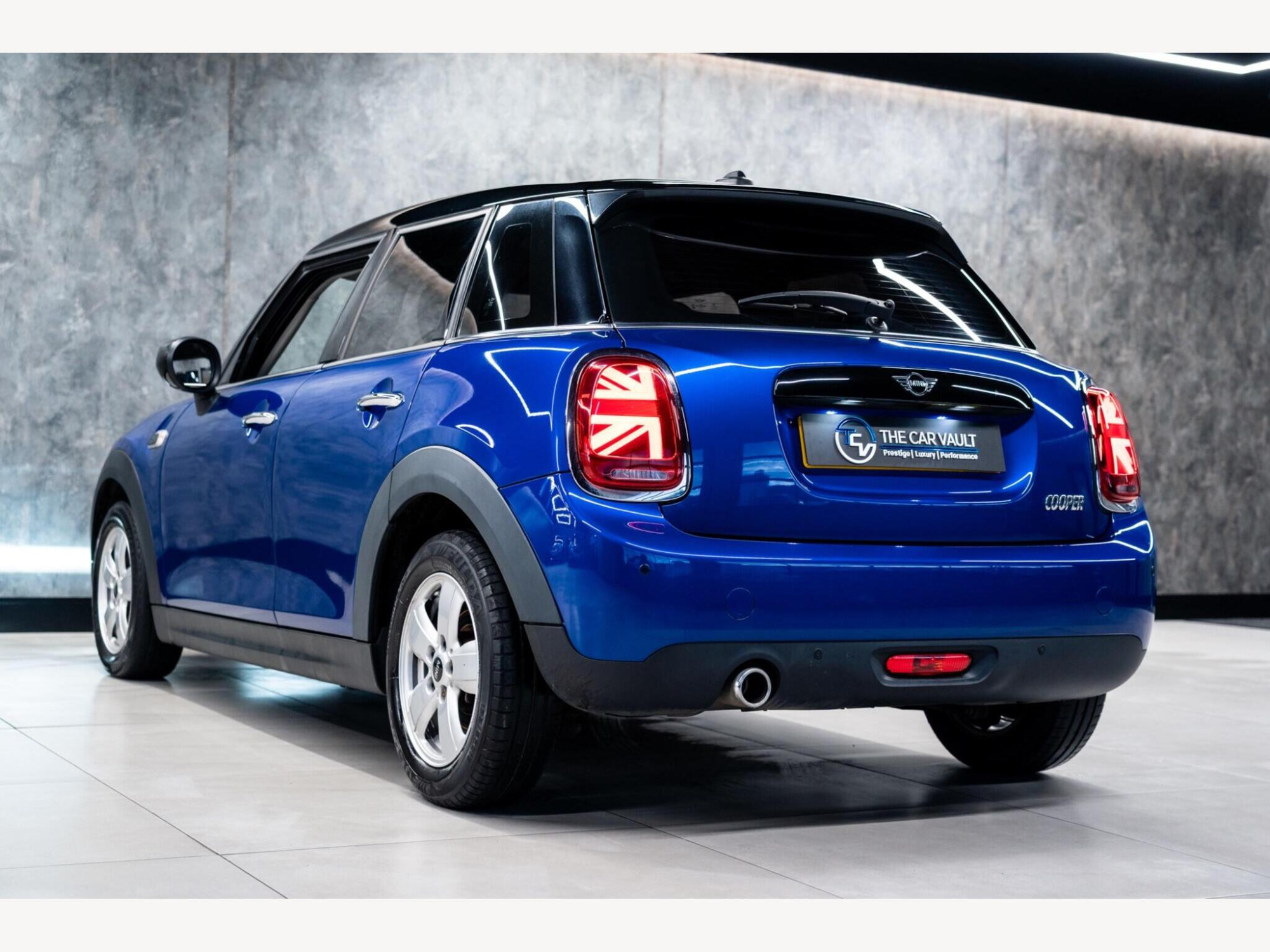 2019 MINI Hatch image 4