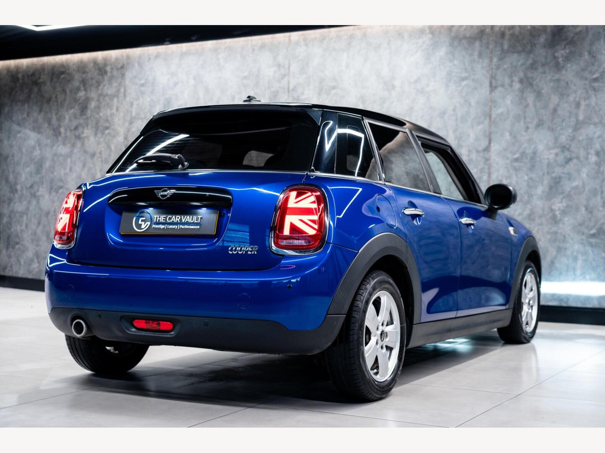 2019 MINI Hatch image 6