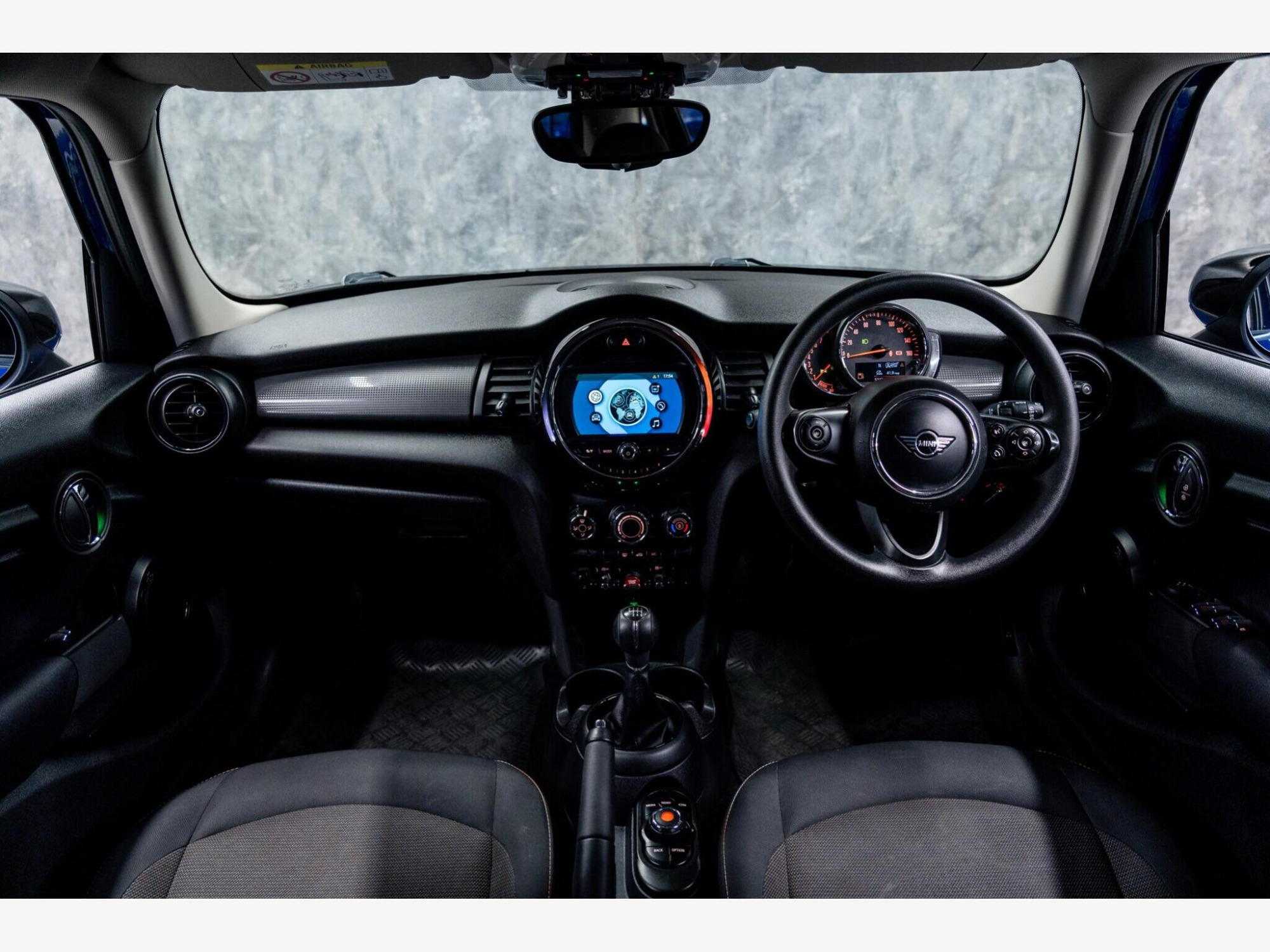 2019 MINI Hatch image 17