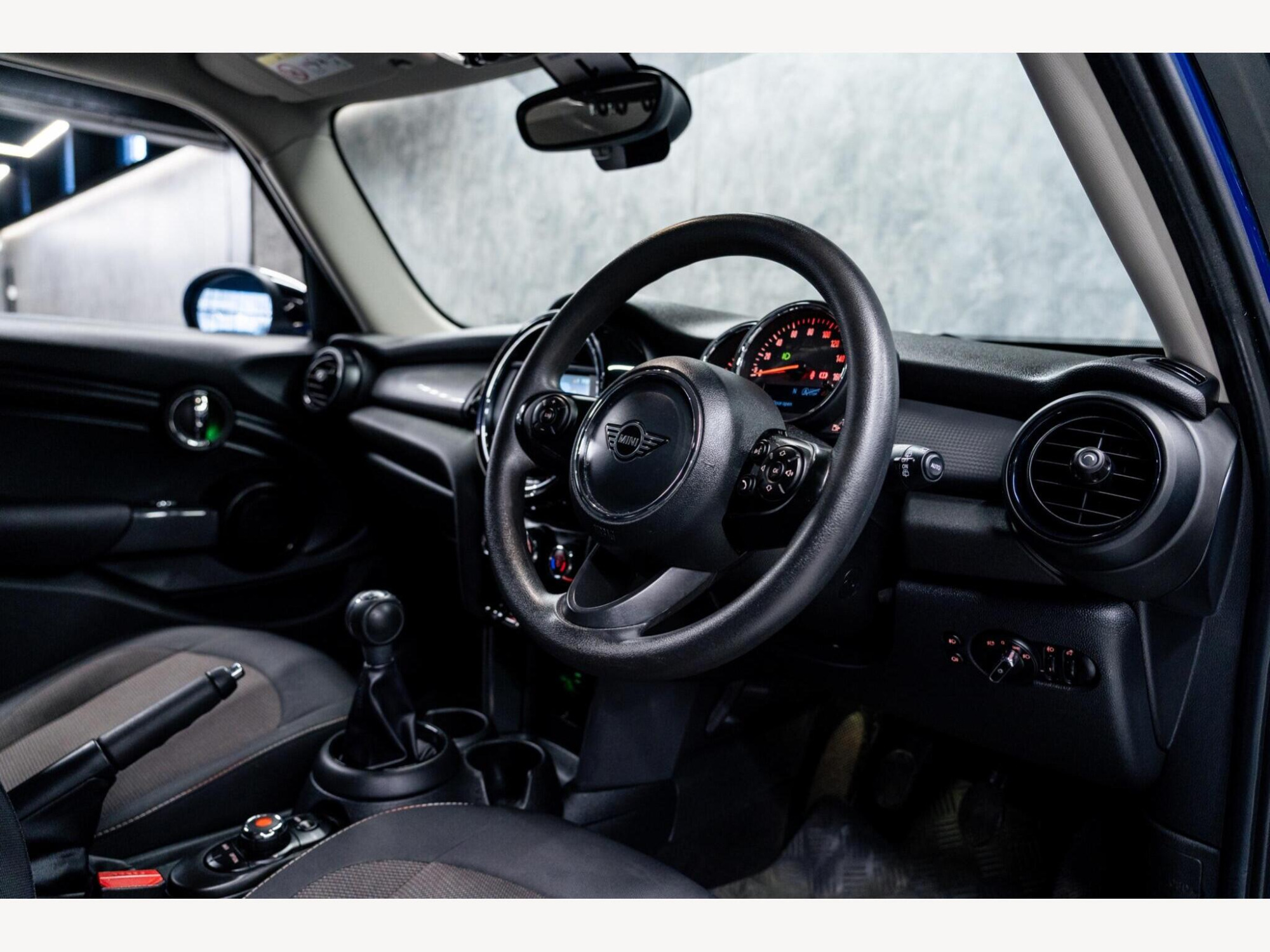 2019 MINI Hatch image 14