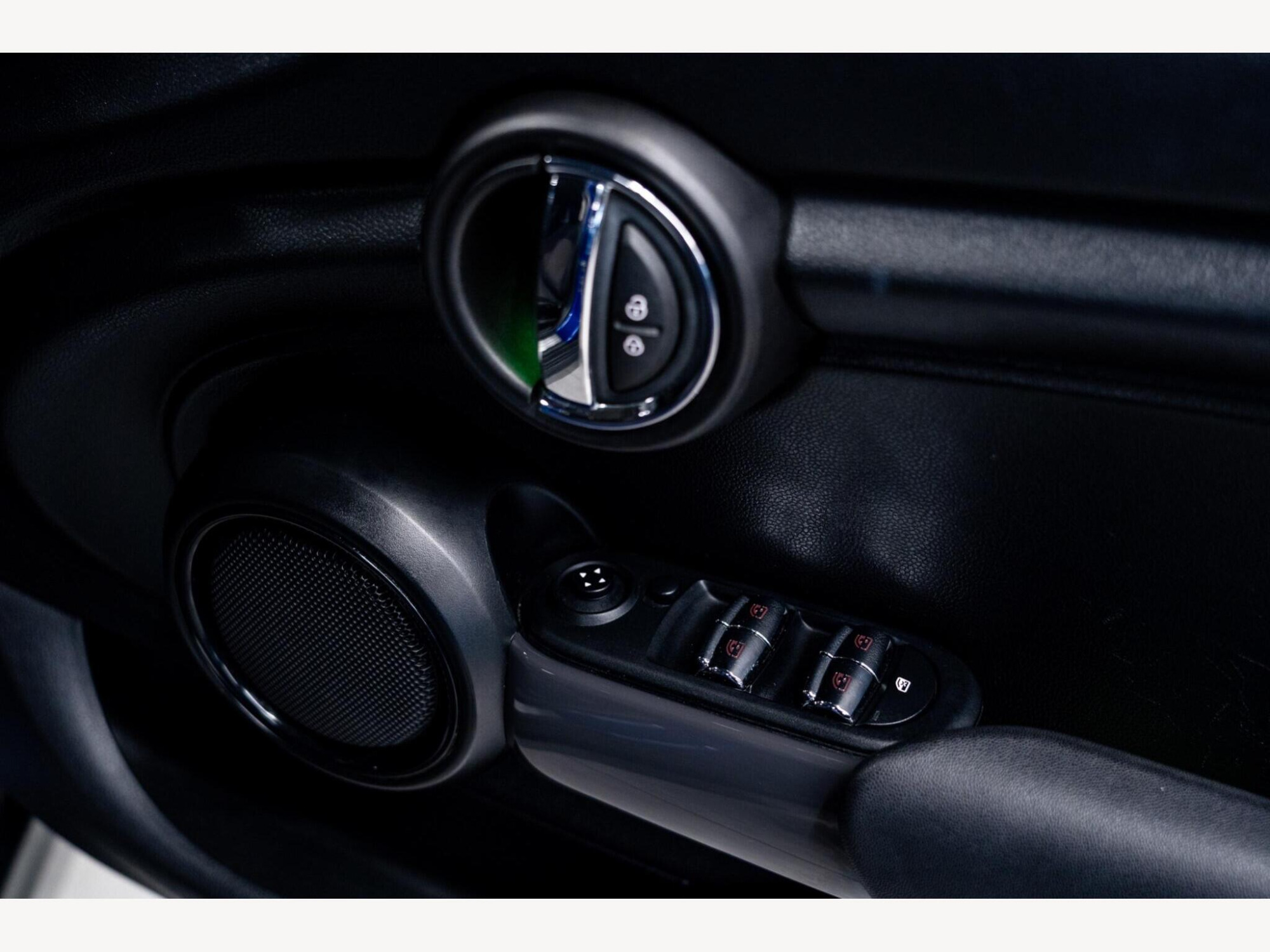 2019 MINI Hatch image 30