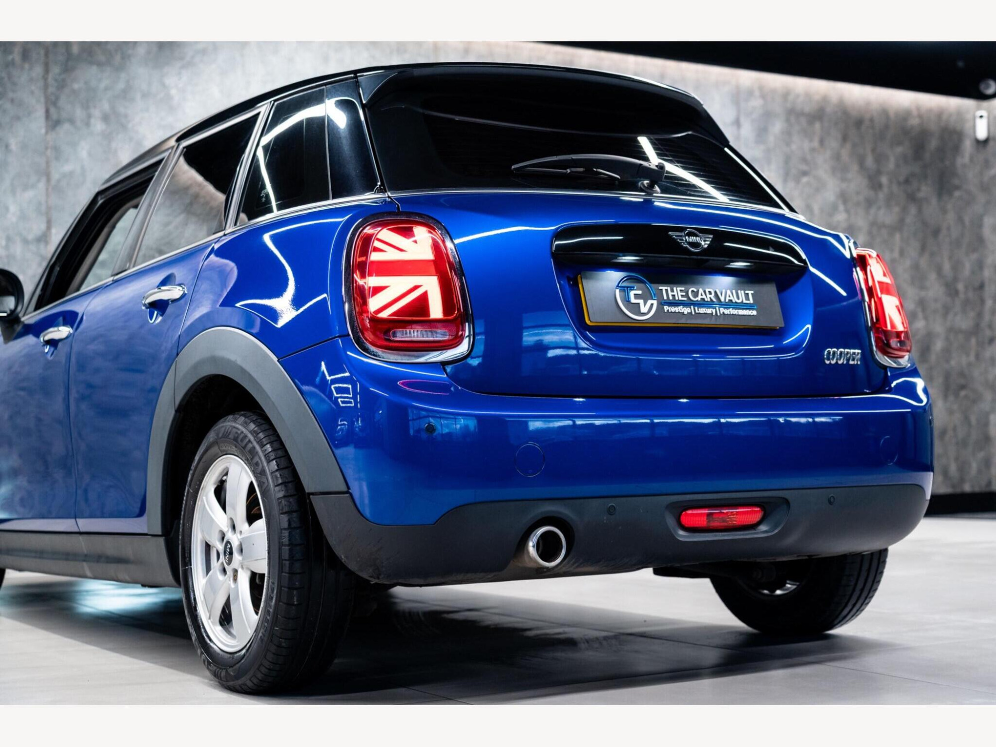 2019 MINI Hatch image 12