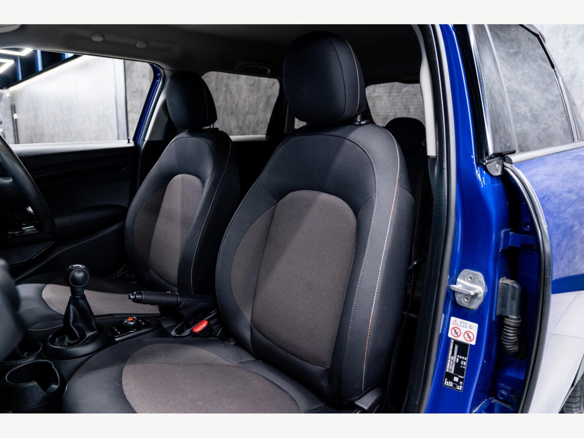 2019 MINI Hatch image 34