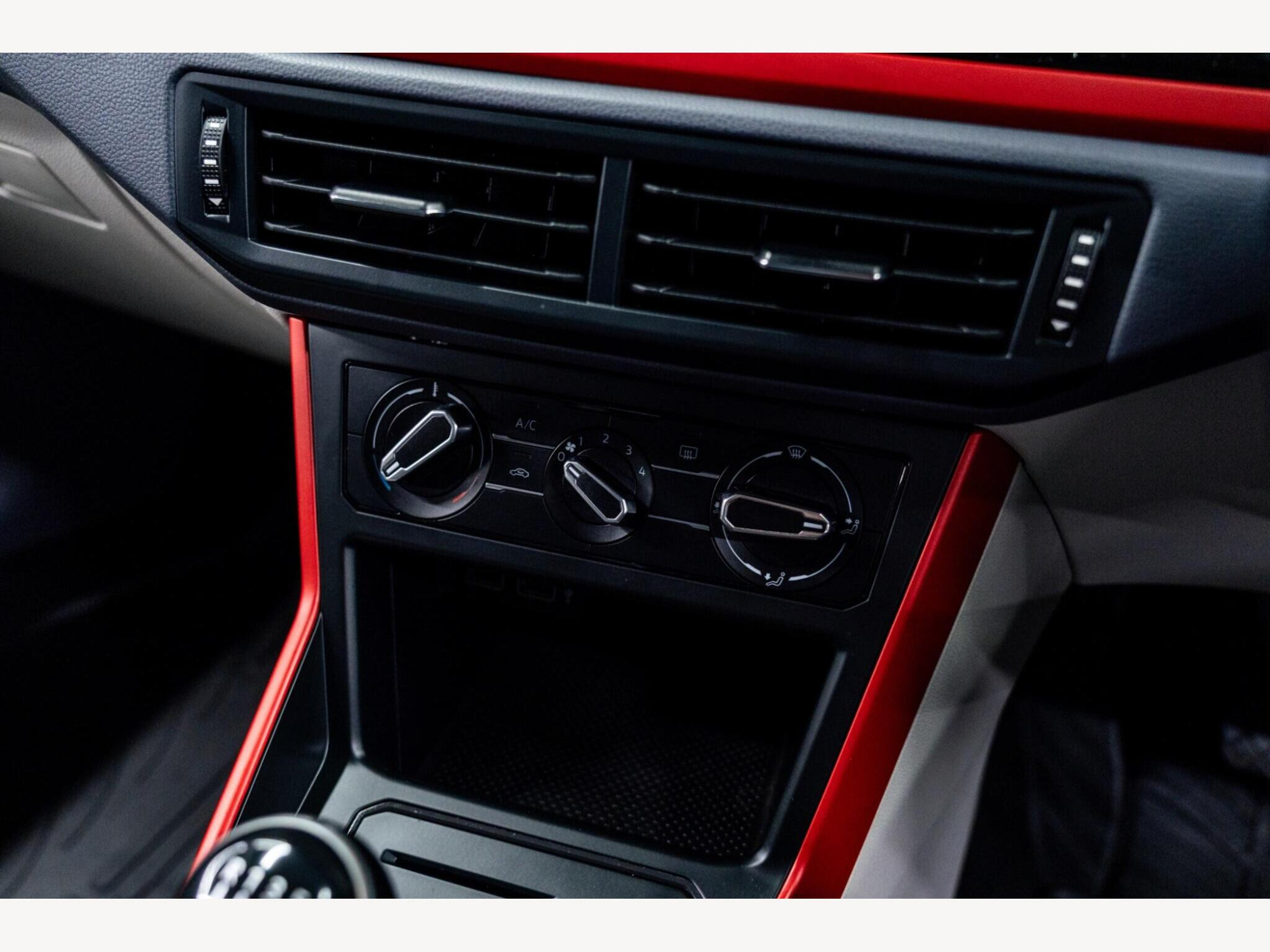 2018 Volkswagen Polo image 28