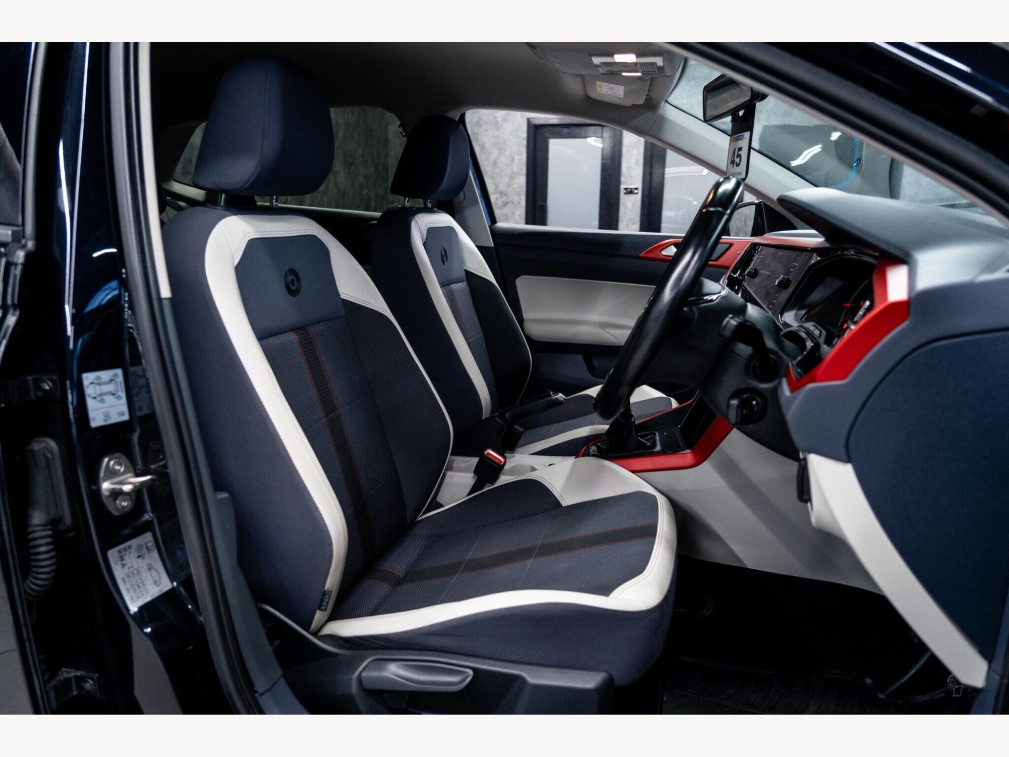 2018 Volkswagen Polo image 35