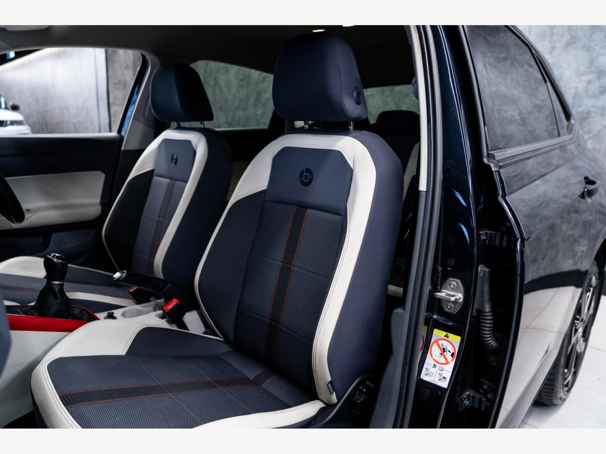 2018 Volkswagen Polo image 37