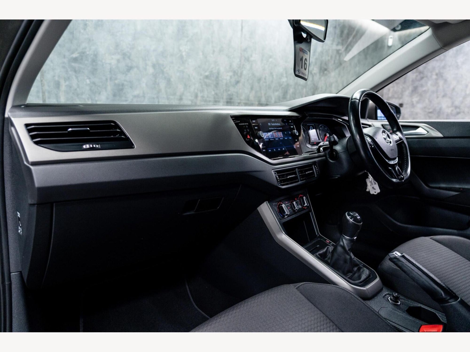 2019 Volkswagen Polo image 33