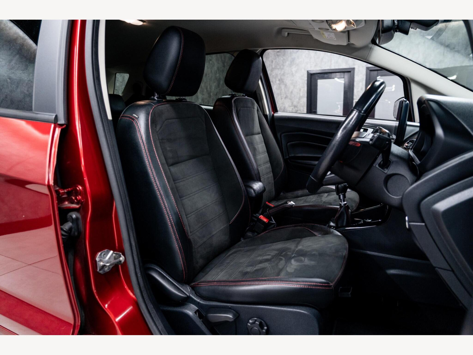 2018 Ford EcoSport image 38