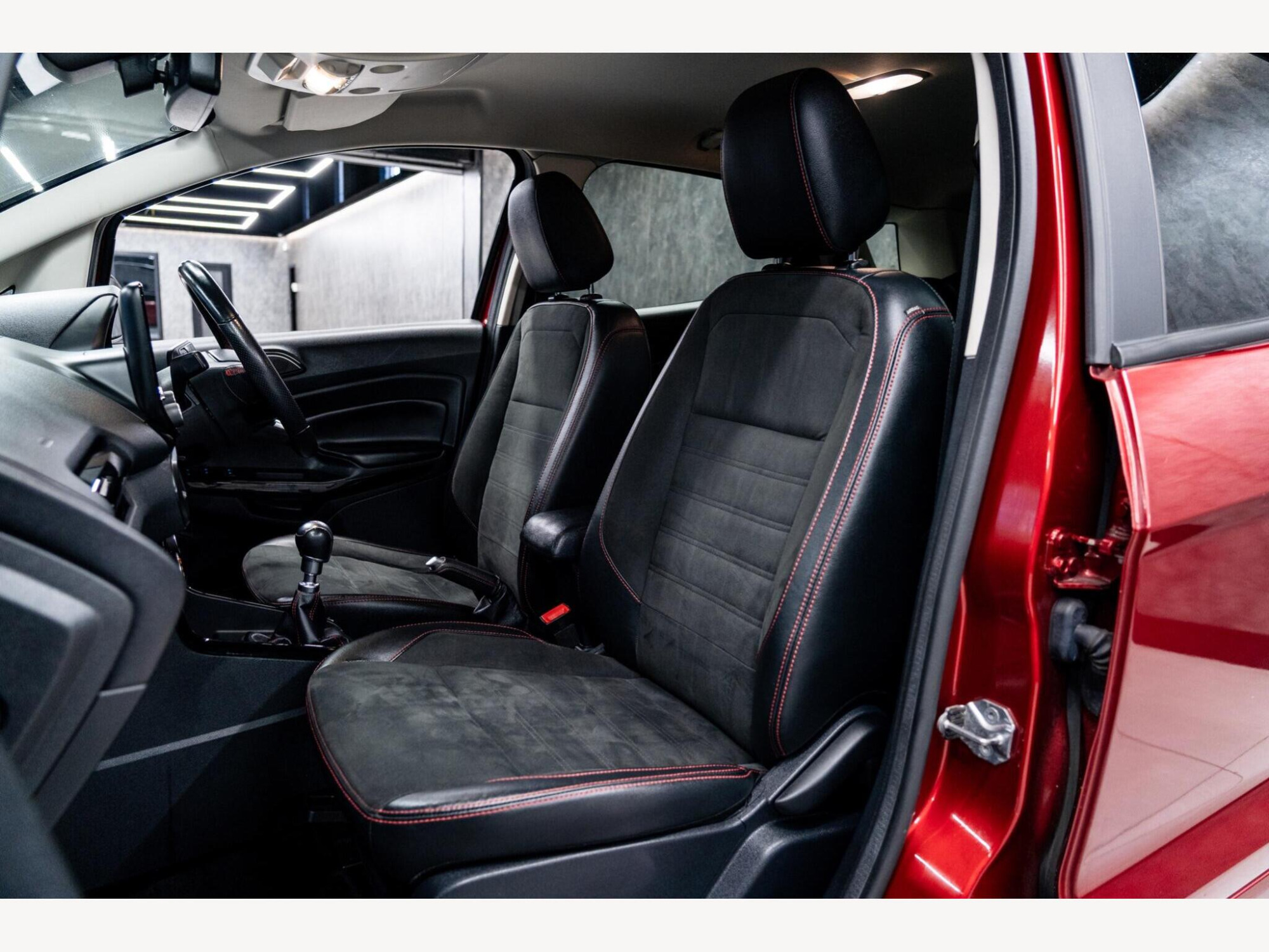 2018 Ford EcoSport image 40
