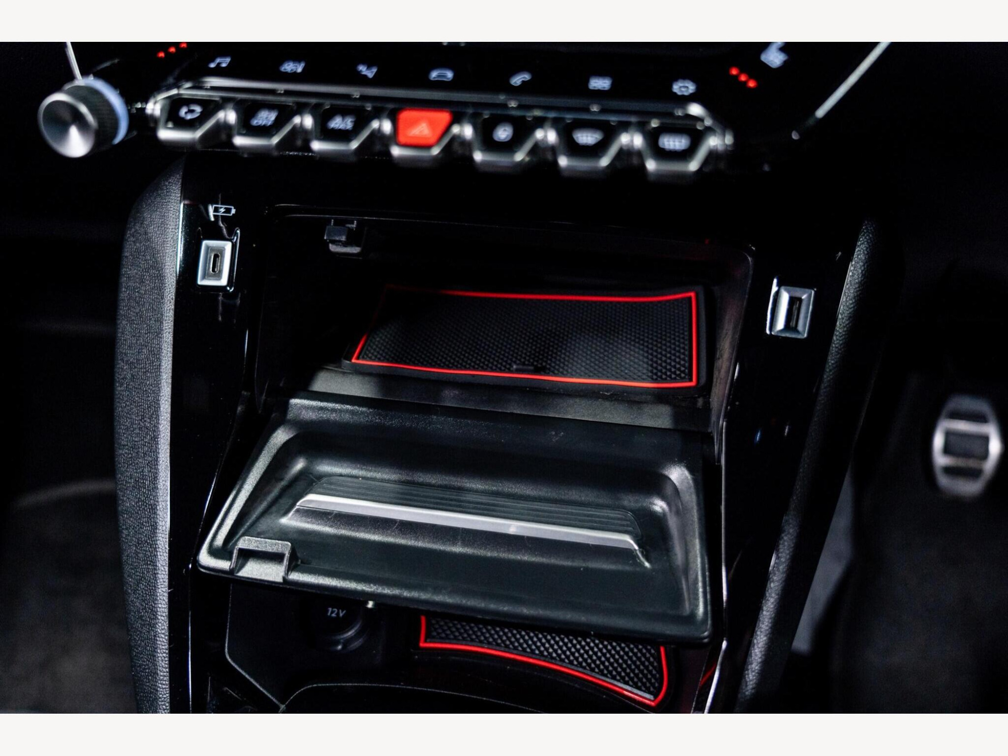 2020 Peugeot 2008 image 33
