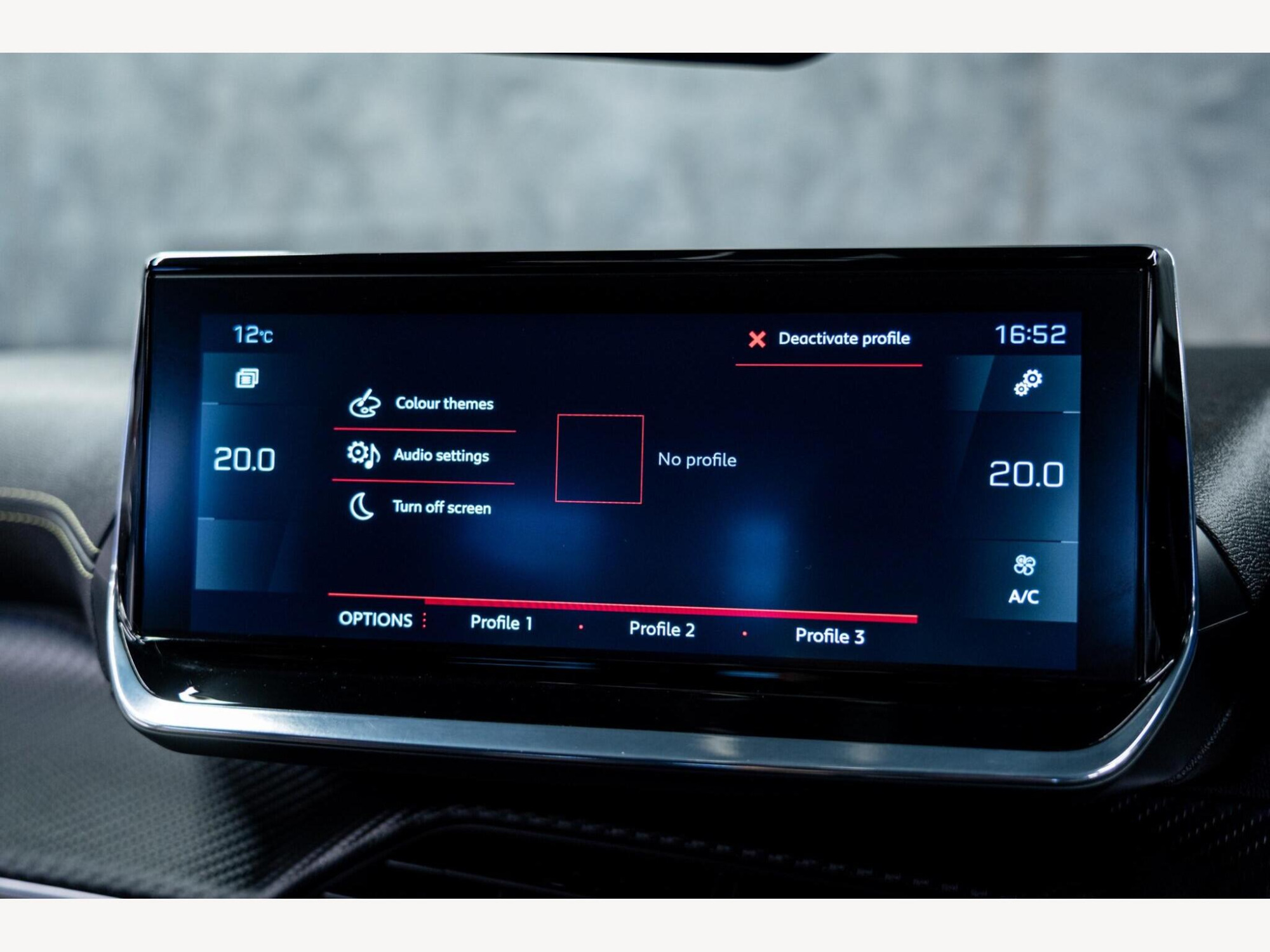 2020 Peugeot 2008 image 28