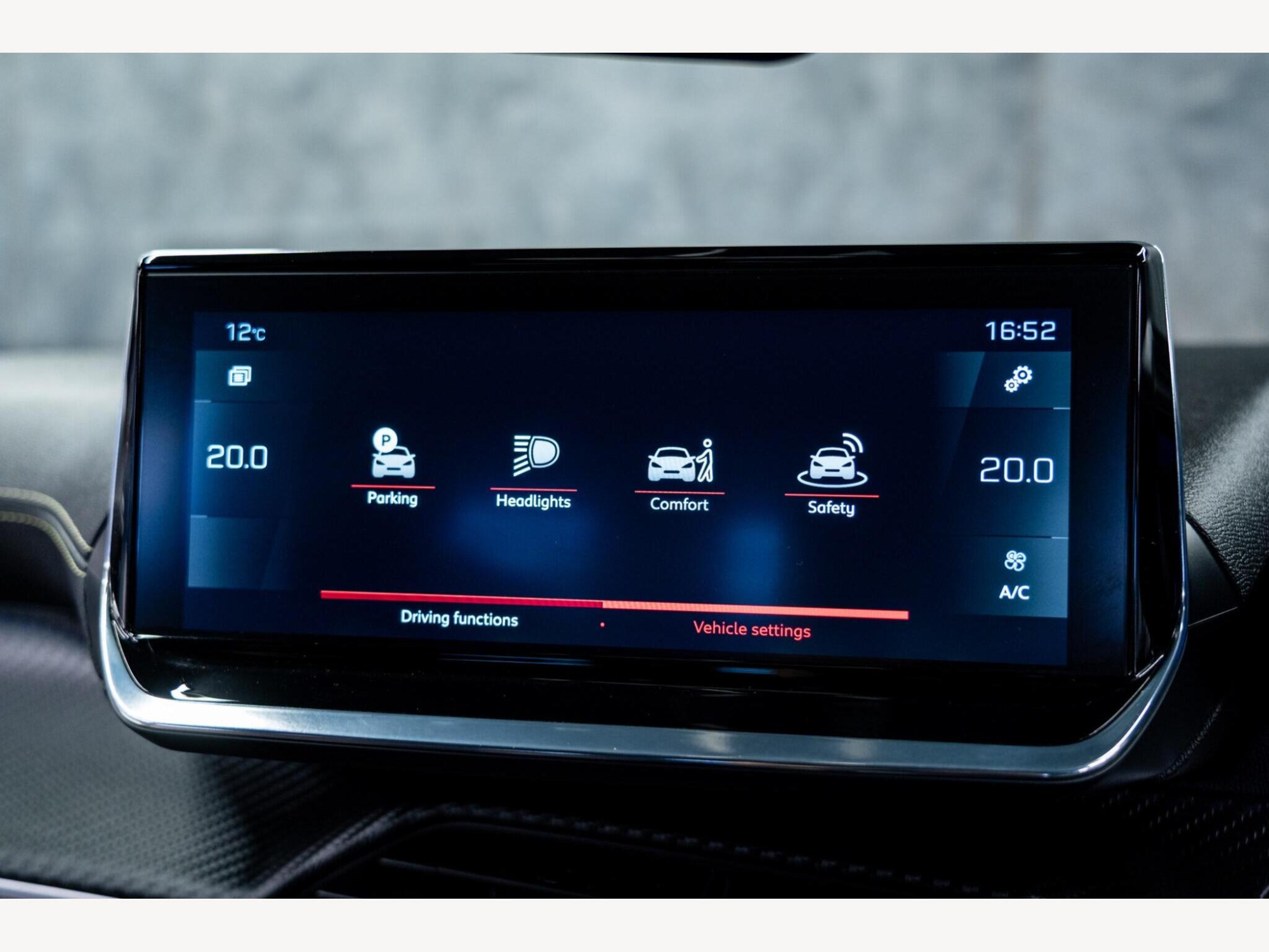 2020 Peugeot 2008 image 24